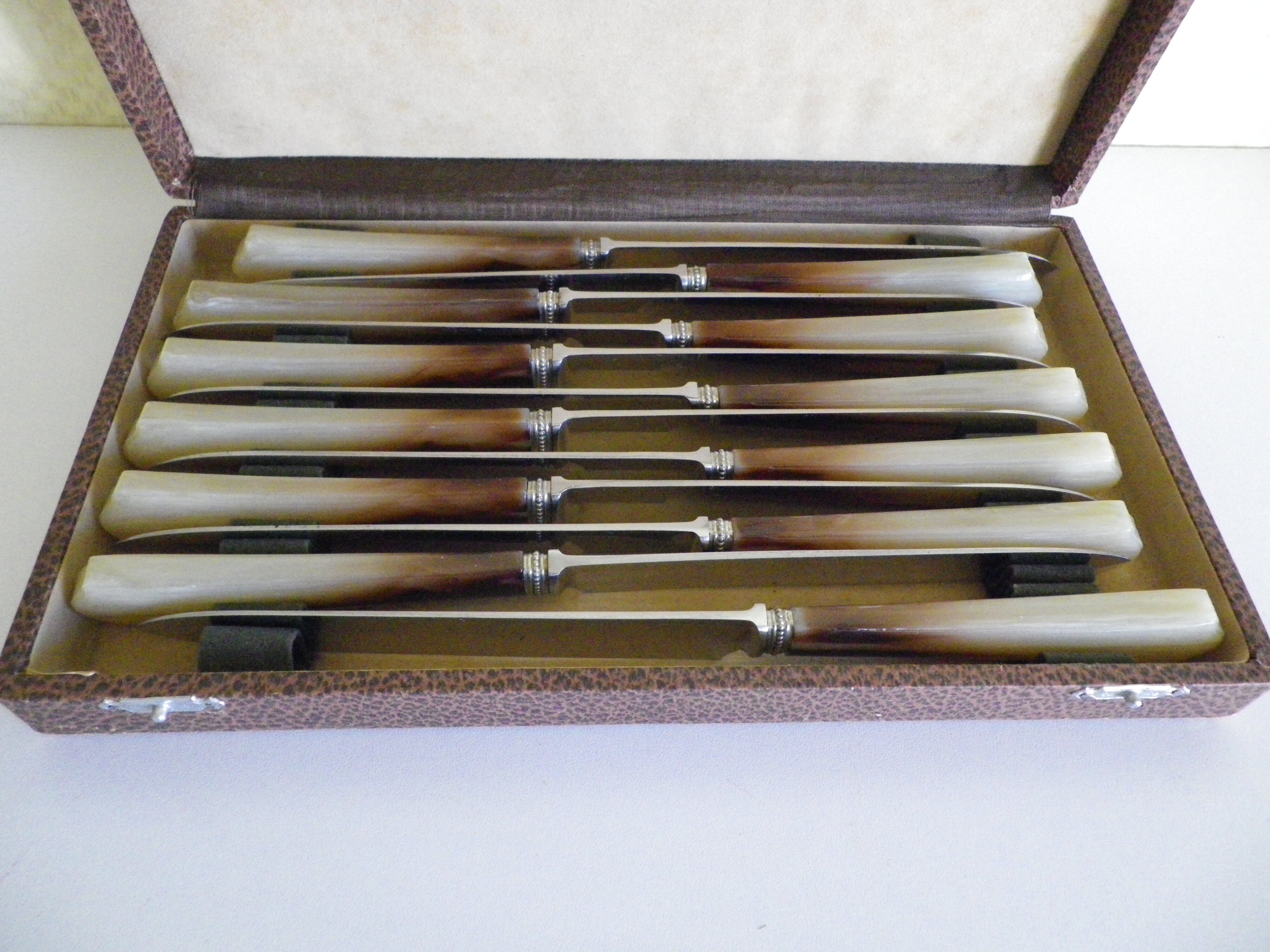 Coffret de 12 couteaux, années 60
