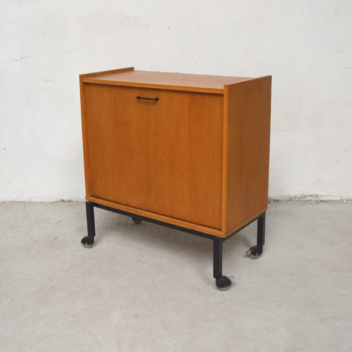 Furniture bar on wheels 1960