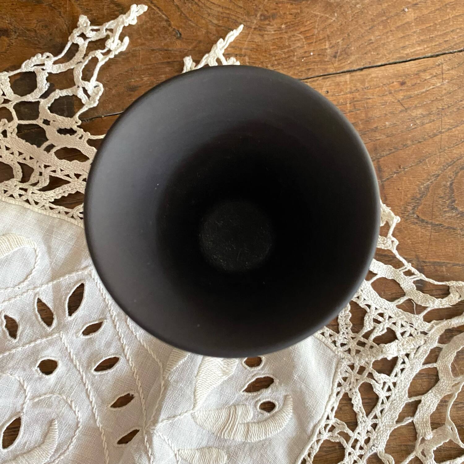 Wegwood England vase, 9.5 cm