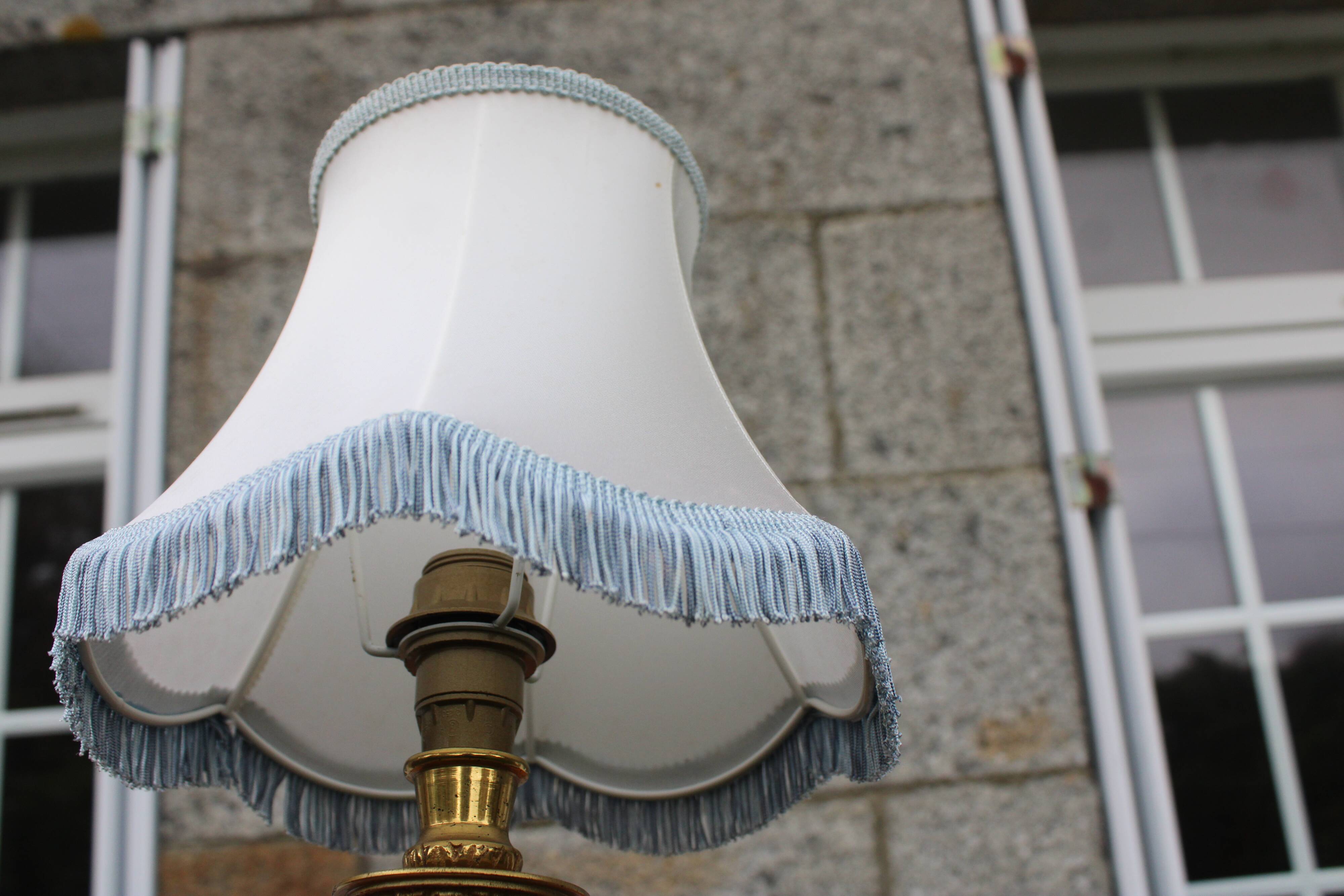 Vintage brass lamp with fringed shade – H35 cm, Ø20 cm