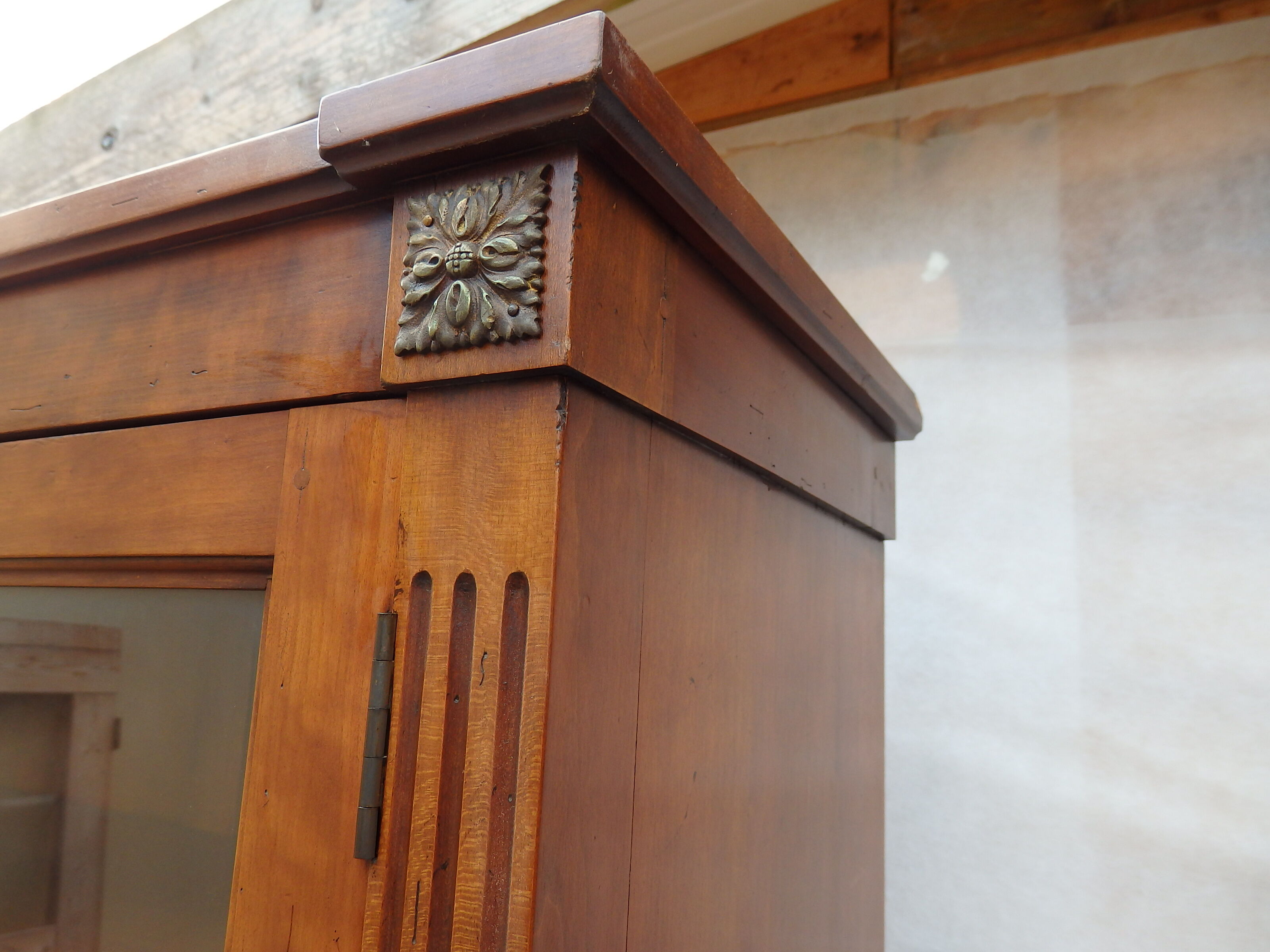 Showcase Louis XVI style