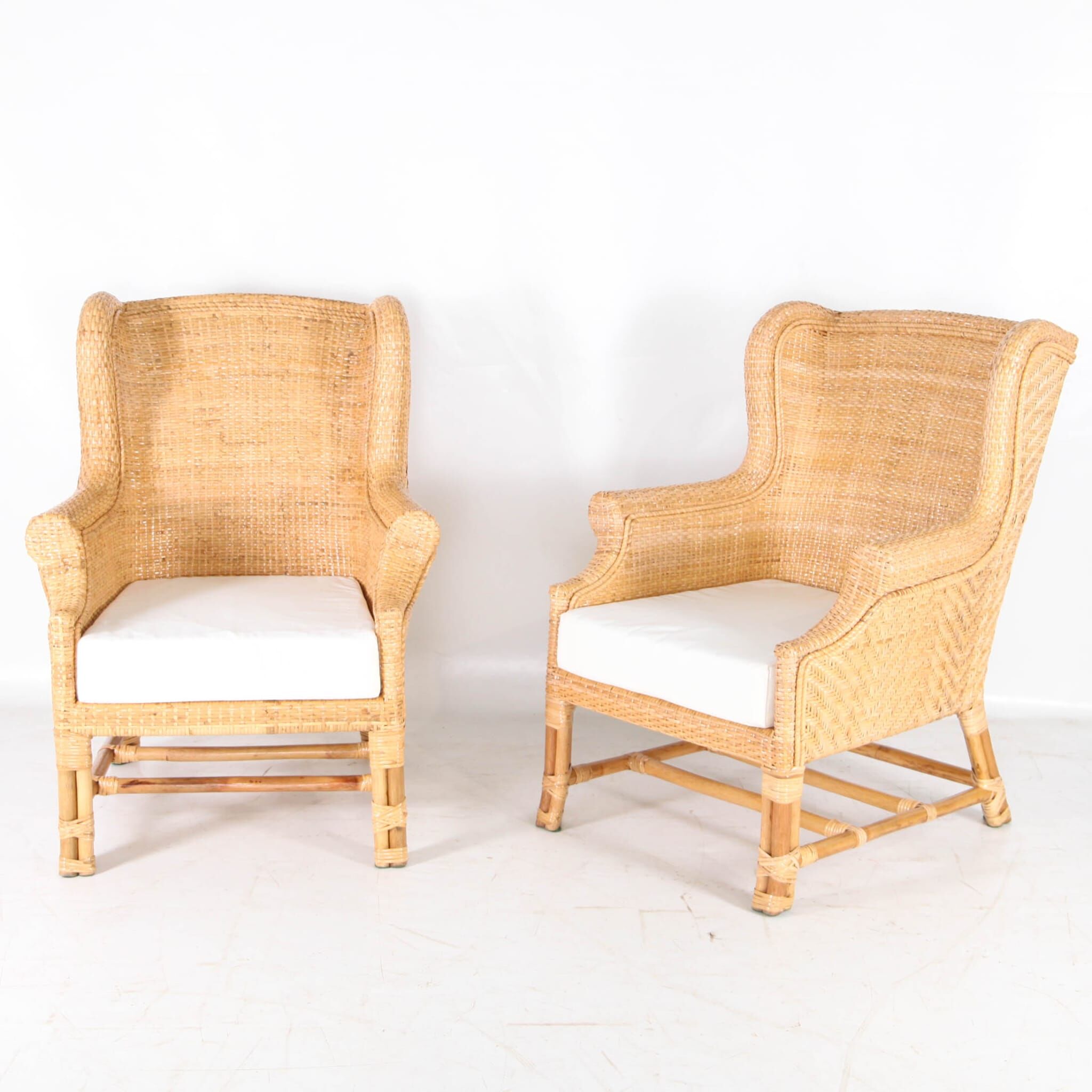 Paire de fauteuils club en rotin