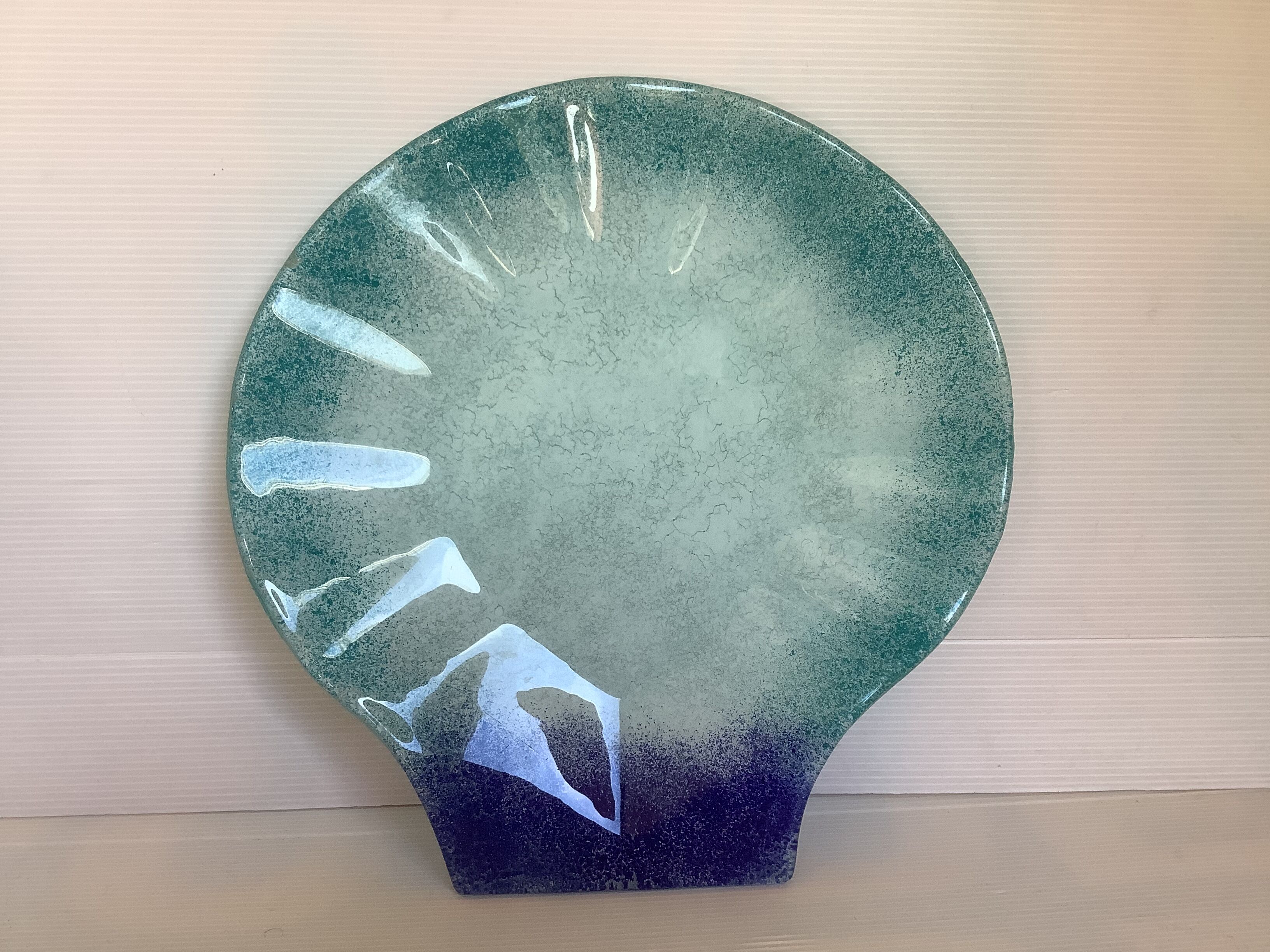 Blue glass paste pocket emptier