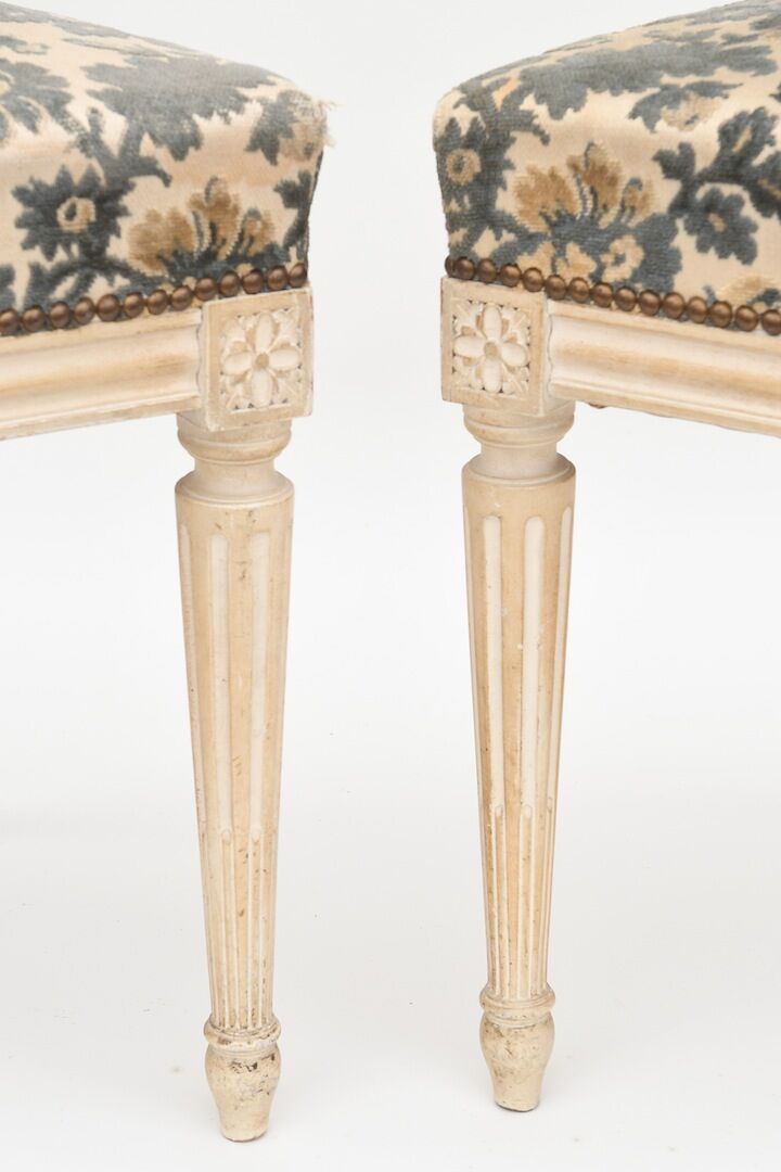 Série de 5 chaises de style Louis XVI