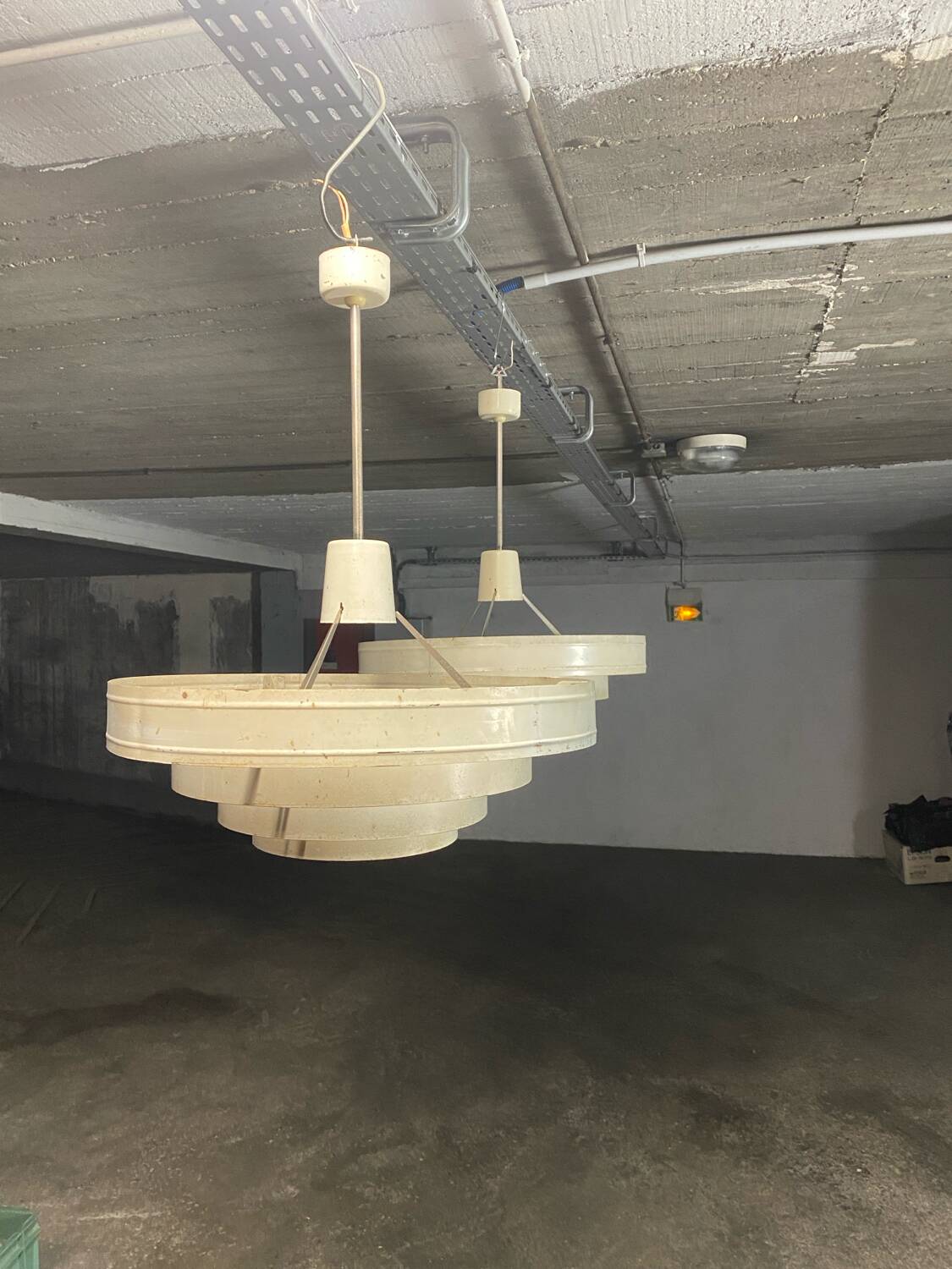 Vintage 1960s Metal Pendant Light – Design