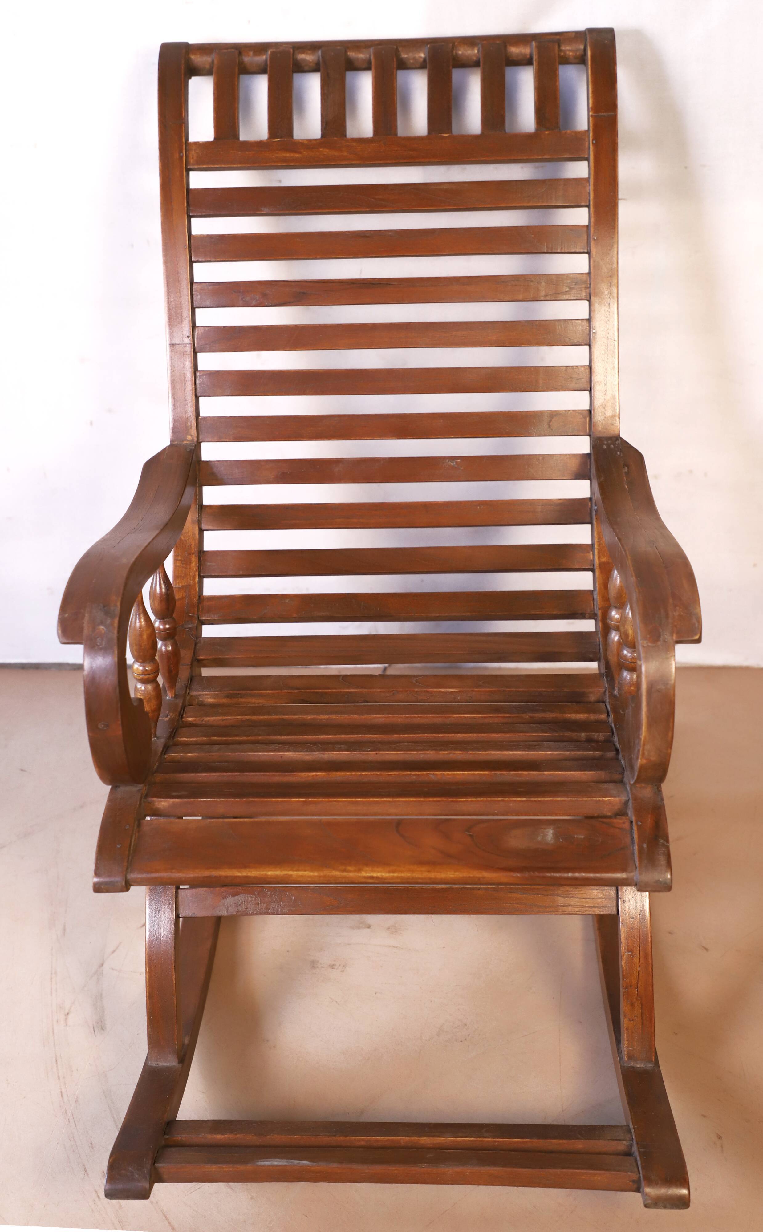 Rocking- chair in teak flesh
