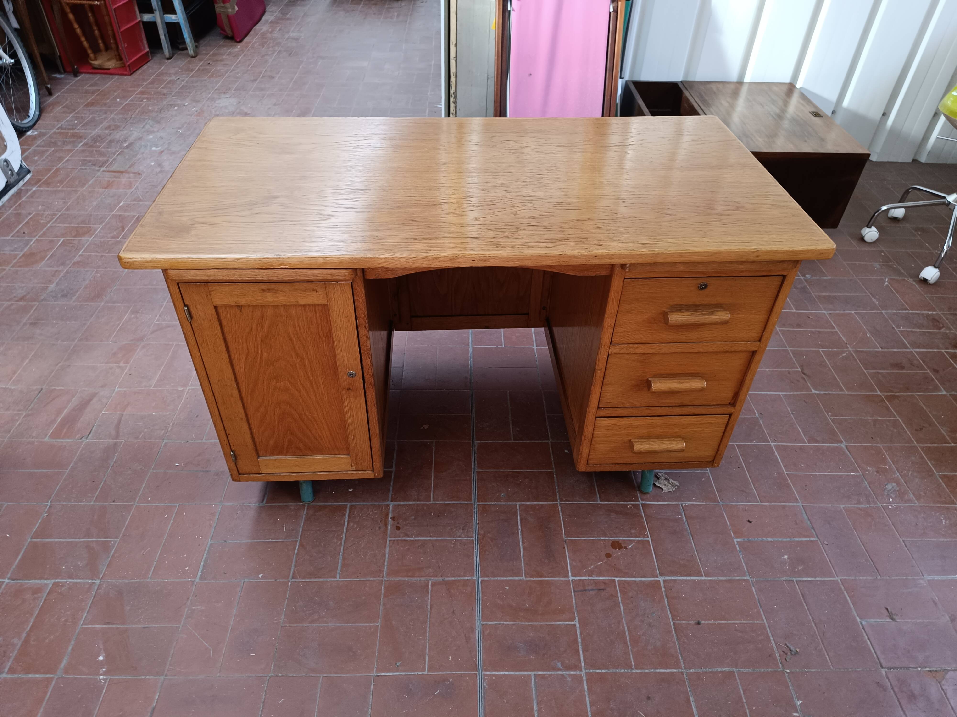 Teachers' desk and its Delagrave chair