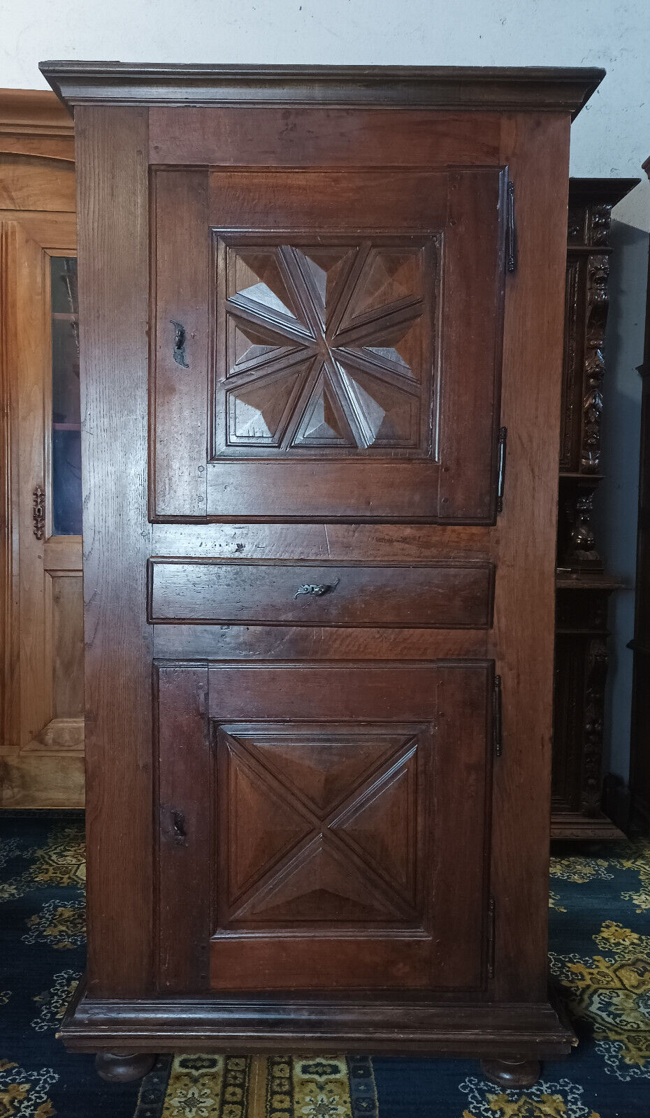 Standing man Louis XIII in oak 19th