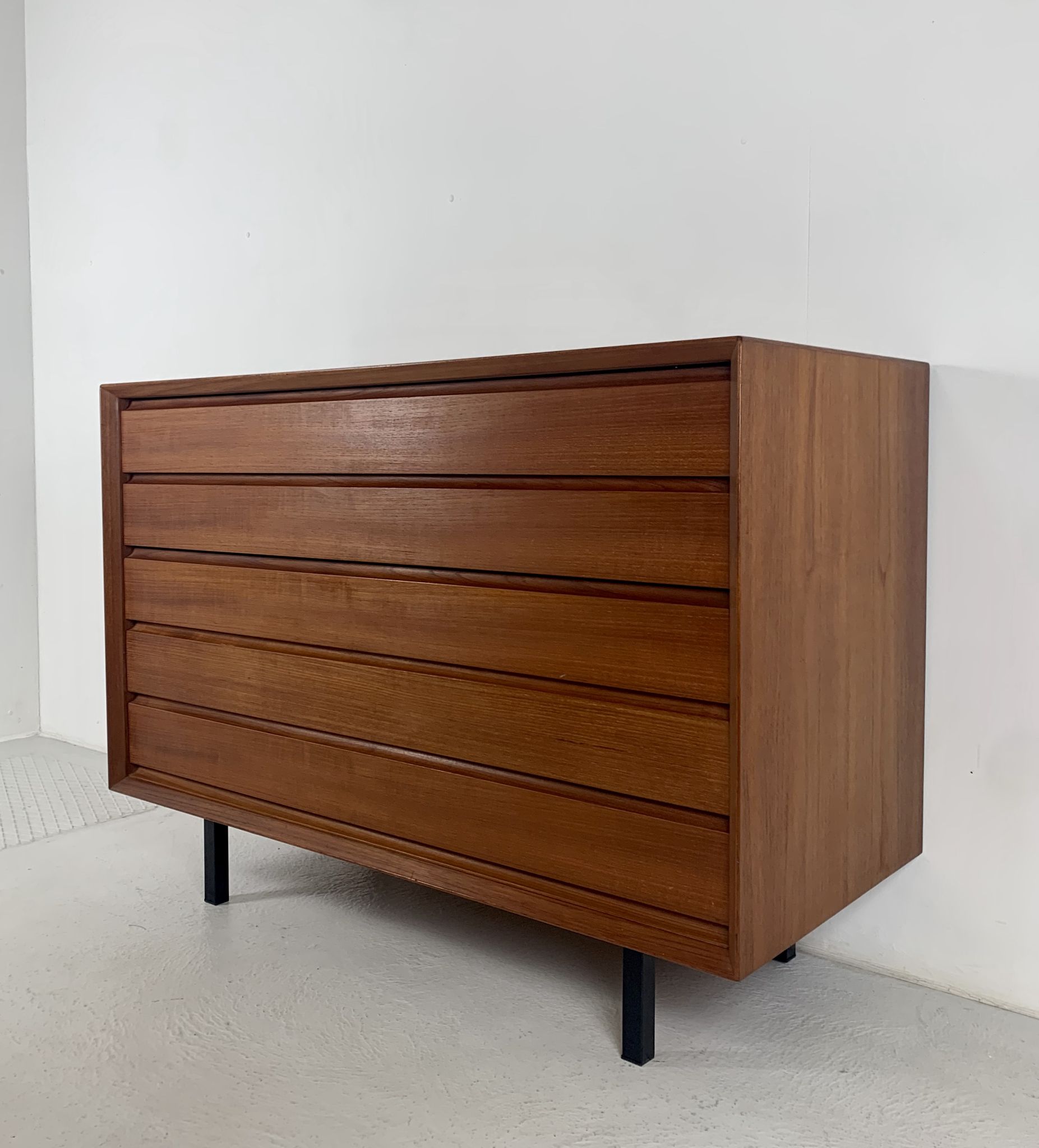 Commode danoise années 1960