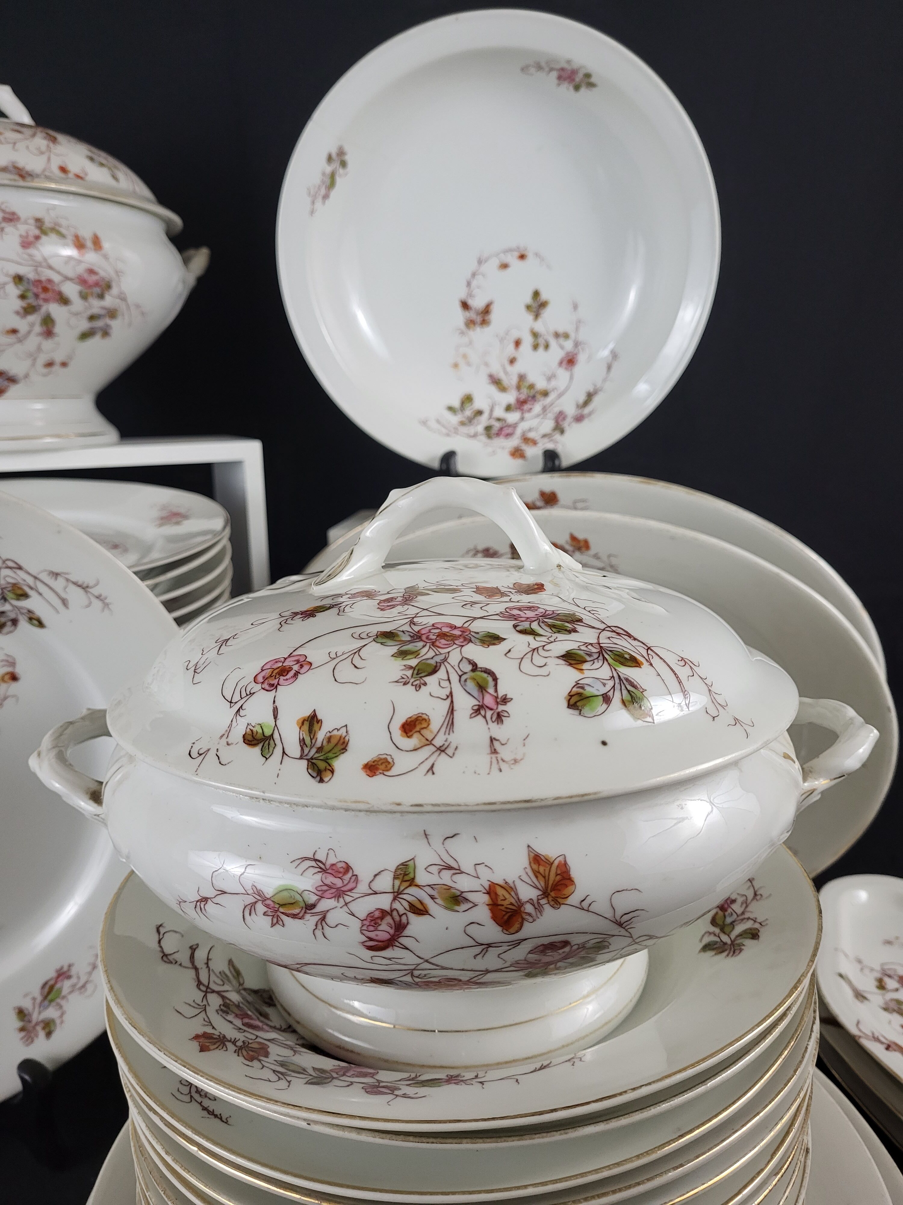 Porcelain table service Paris "à la ville St Denis" - New products