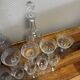 Service en cristal gravé comprenant 12 verres et 2 carafes