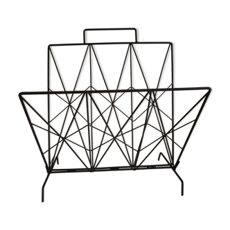 Magazines rack with very fine black metal geometric