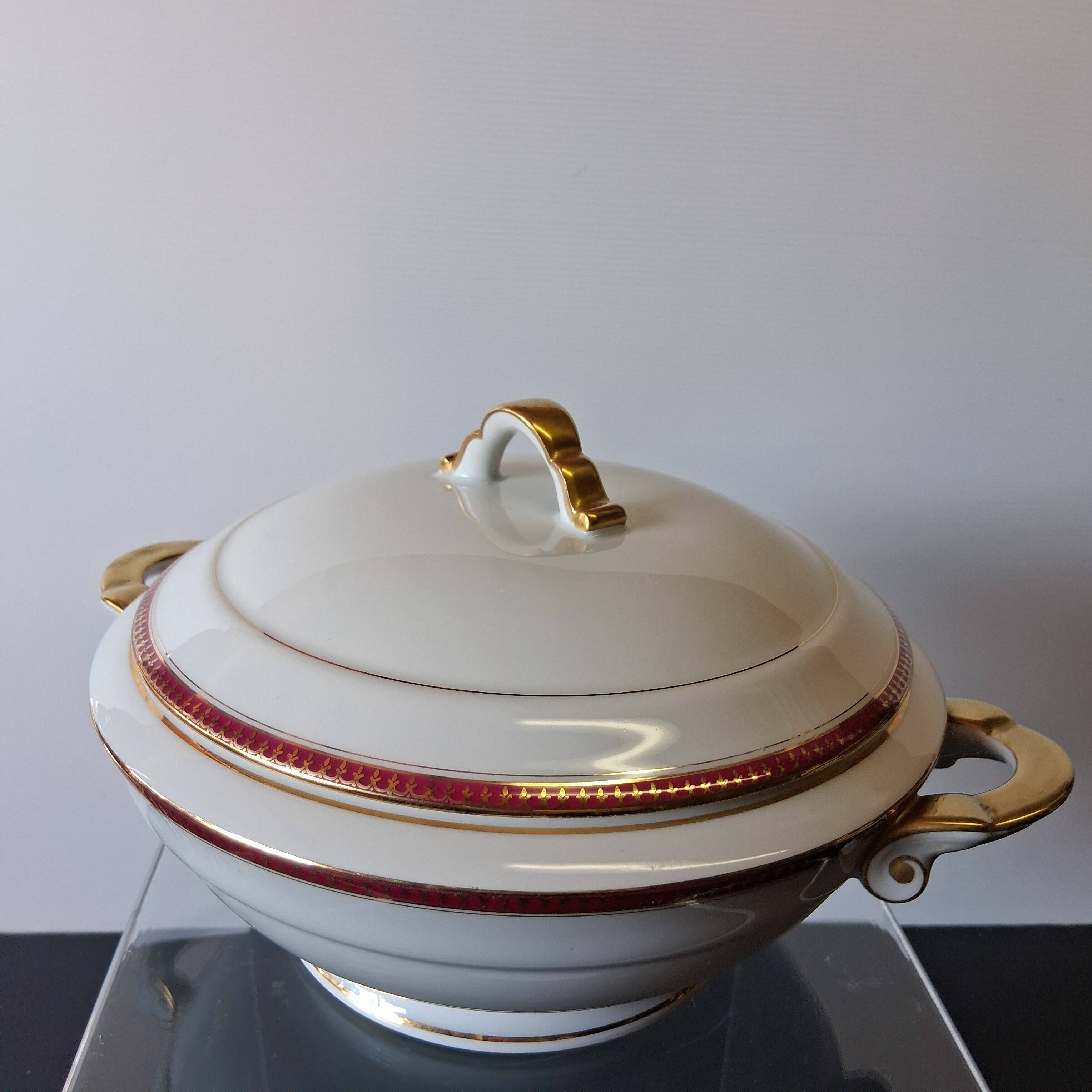Soupière en porcelaine de chez Chastagner et Cie en très état
