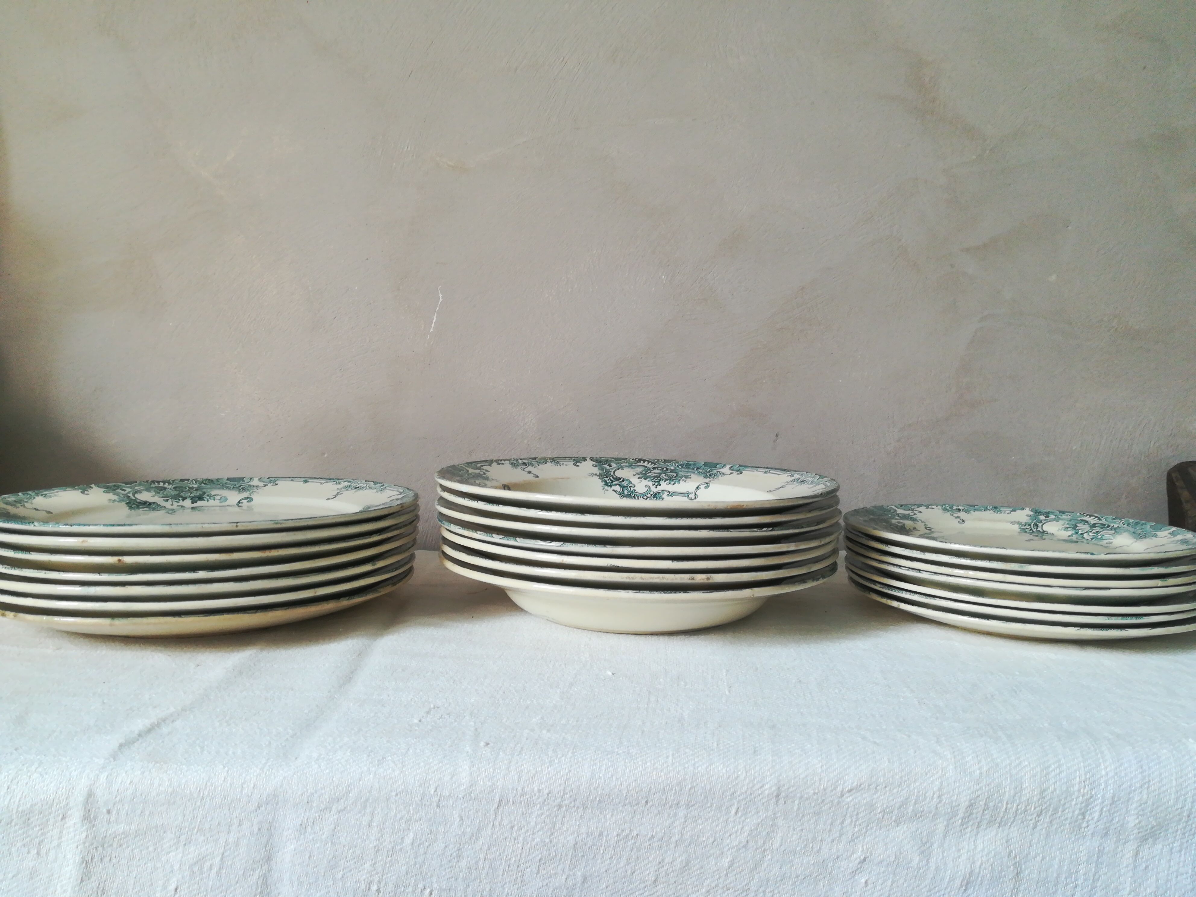Ensemble d'assiettes terre de fer