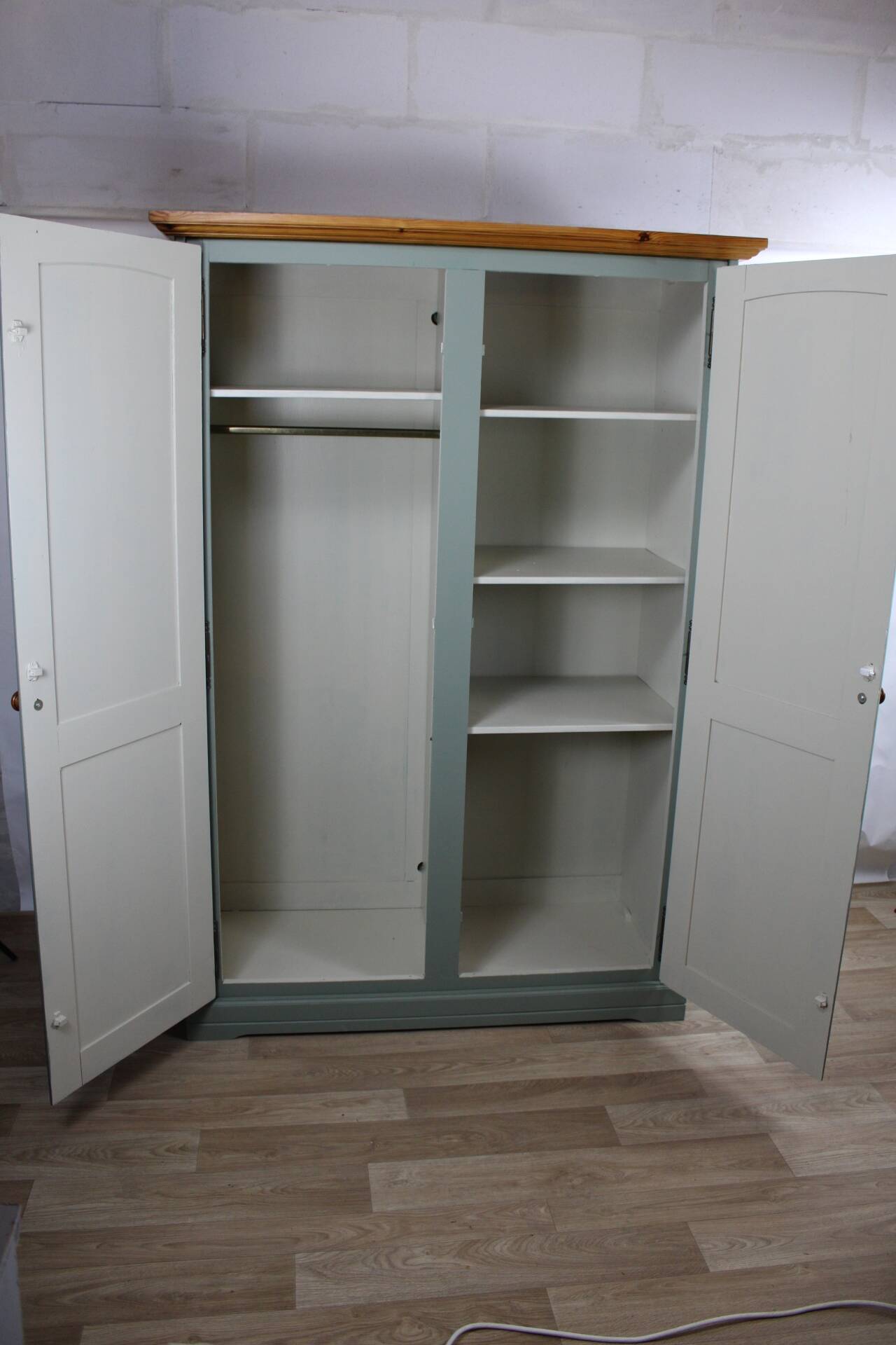 Grande armoire vintage Gautier vert sauge, France, années 60