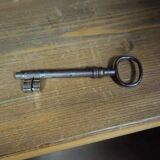 Antique solid wood wardrobe / bonnetière – Geometric design – H 208 cm