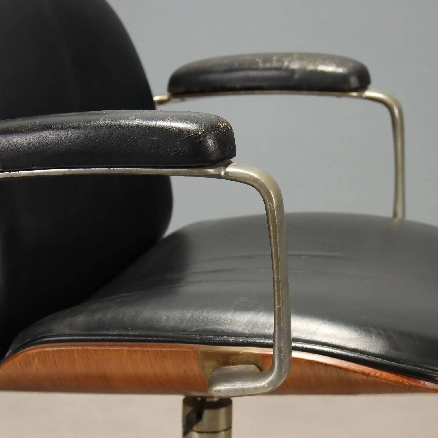 Fauteuil pivotant MIM années 1960