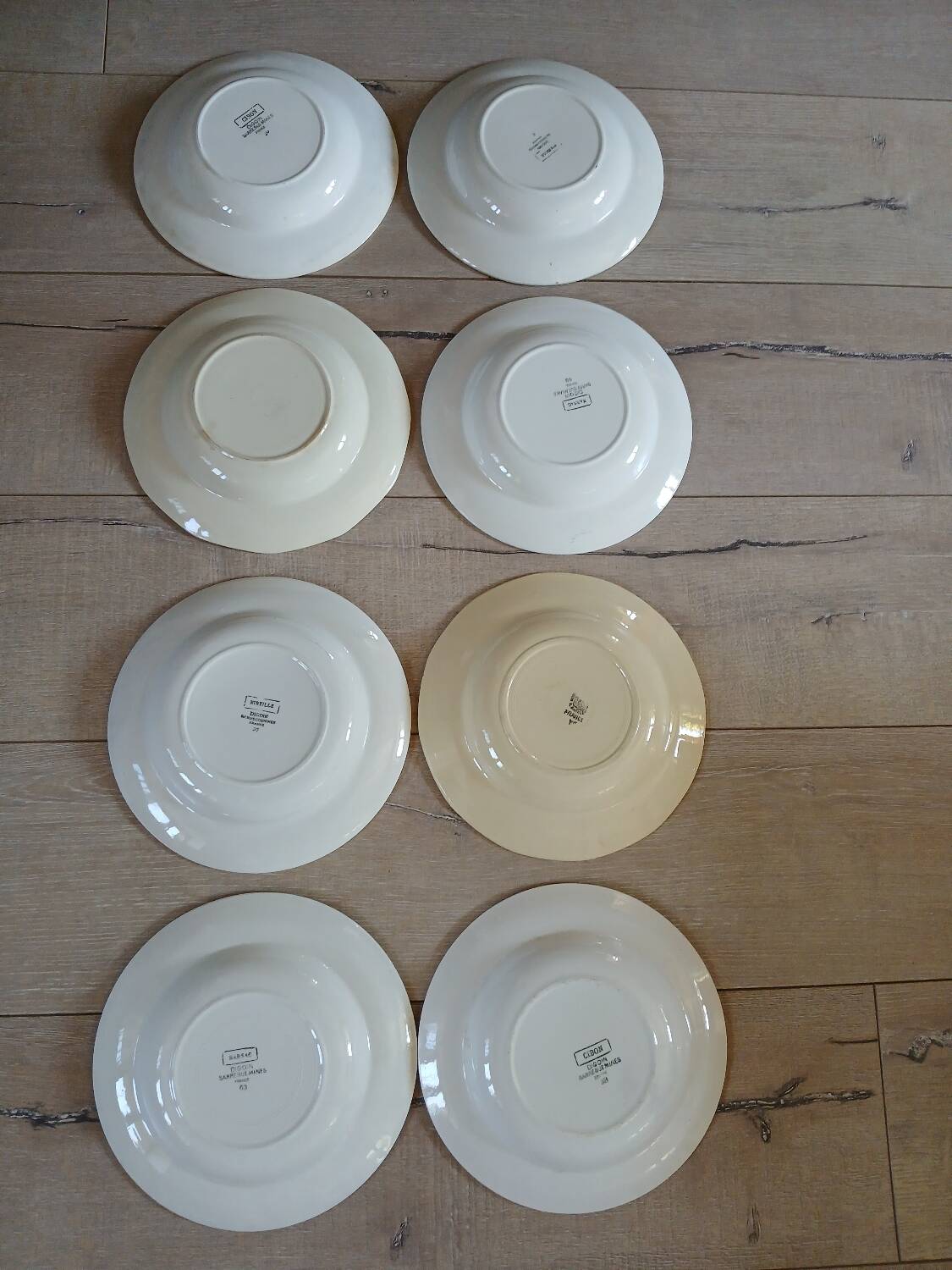 8 assiettes creuses anciennes dépareillées