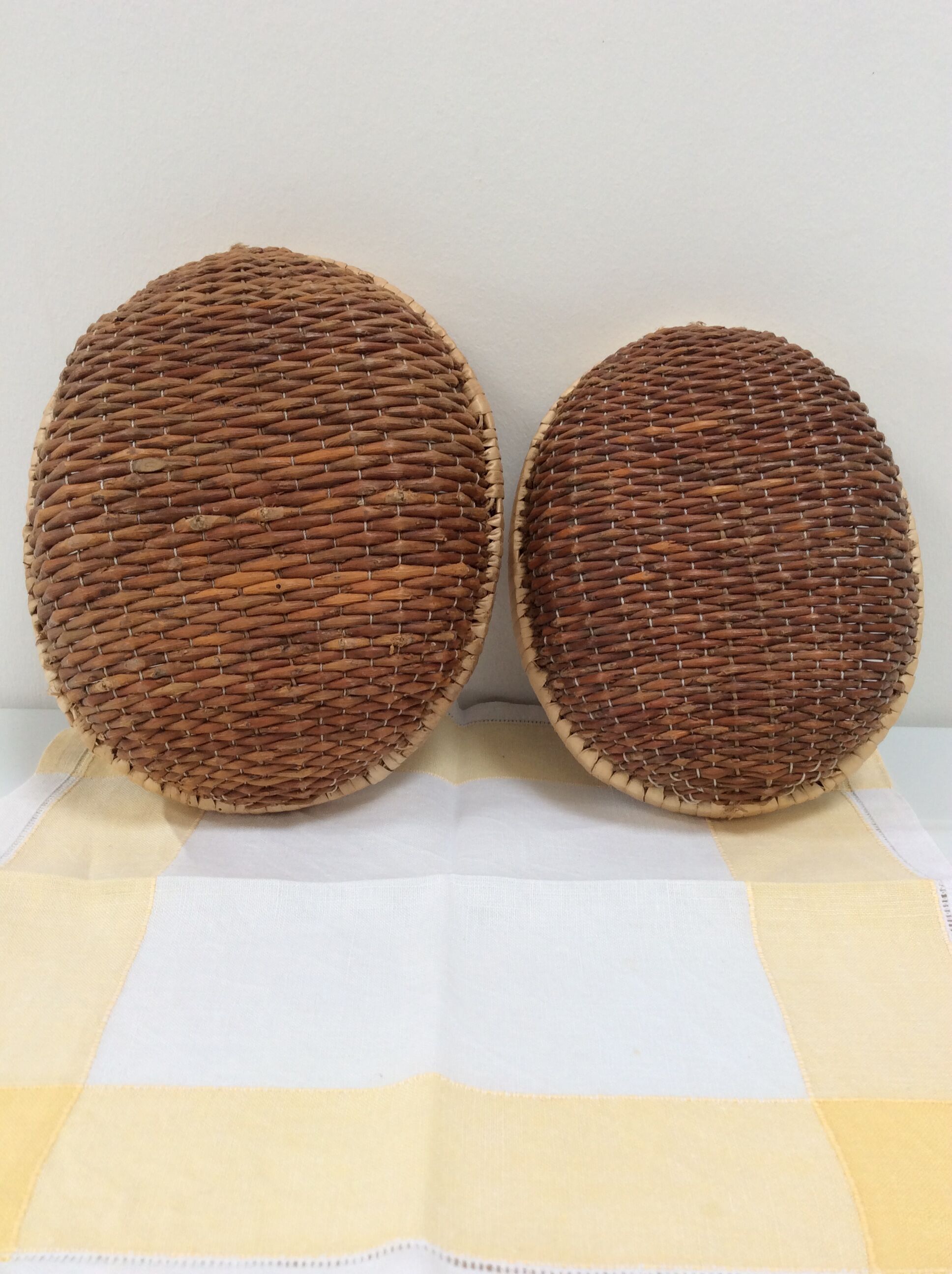 Duo of small pull-out baskets