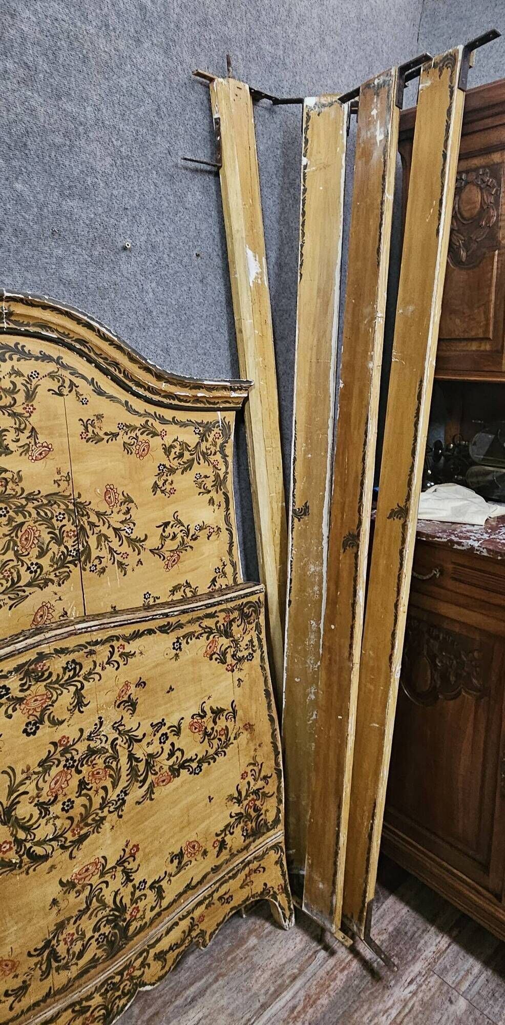 Pair of antique painted beds with floral decoration - 19th century - Venetian style