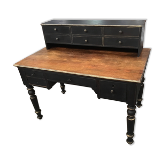 Tiered desk