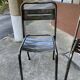Table et chaises style industriel