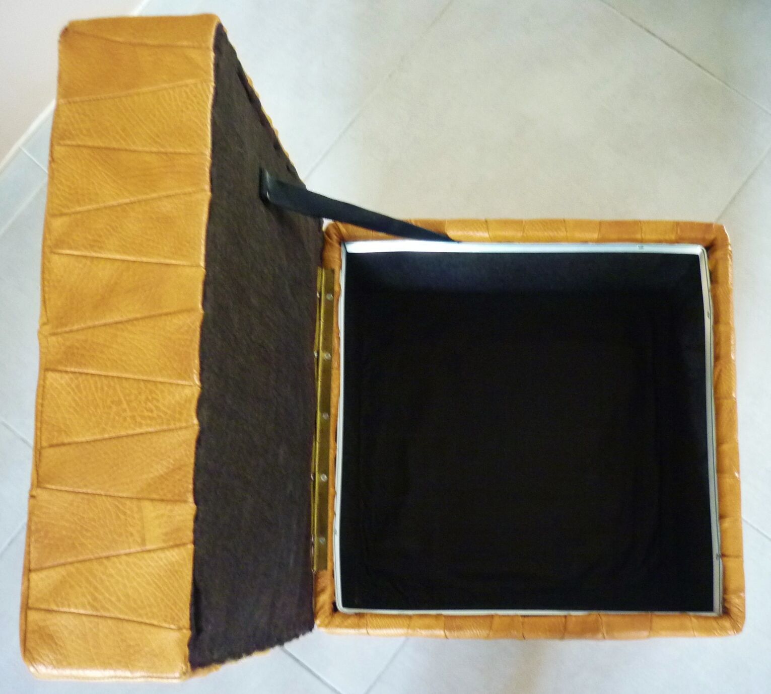 Stool, leather storage chest, 60