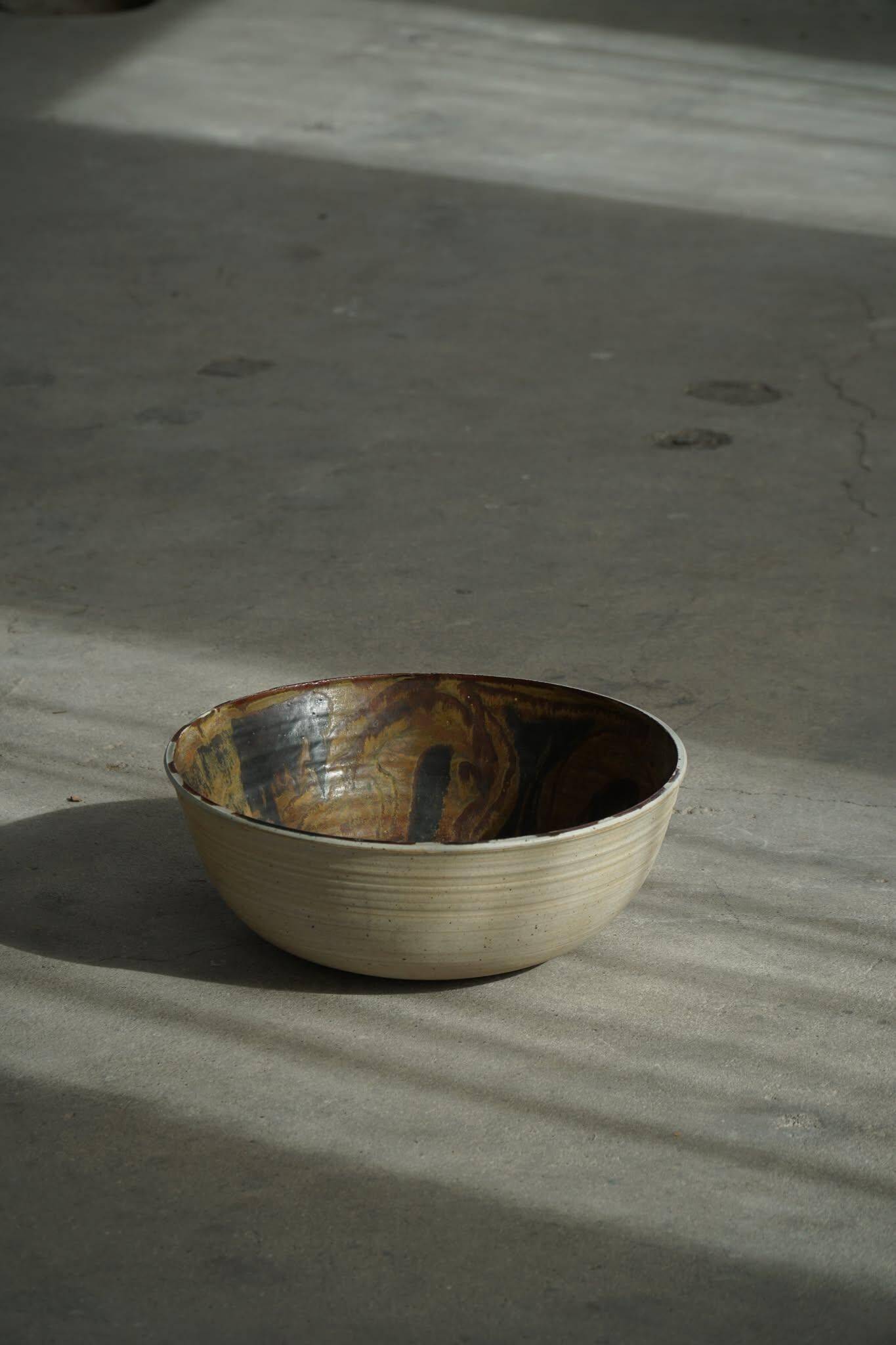 Large modern Scandinavian ceramic bowl from the mid-century by Nils Kähler, Denmark, 1979.