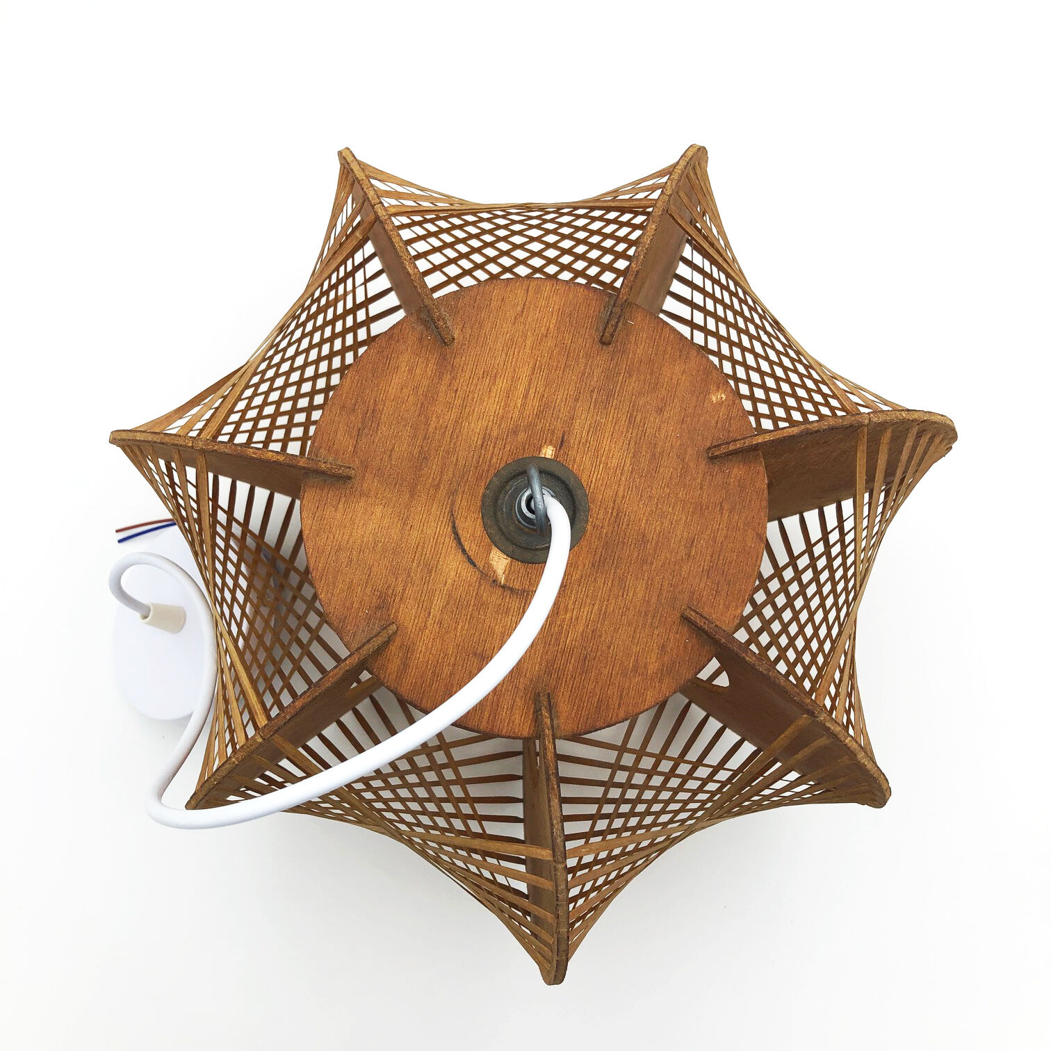 Scandinavian suspension of the 60s in raffia and wood