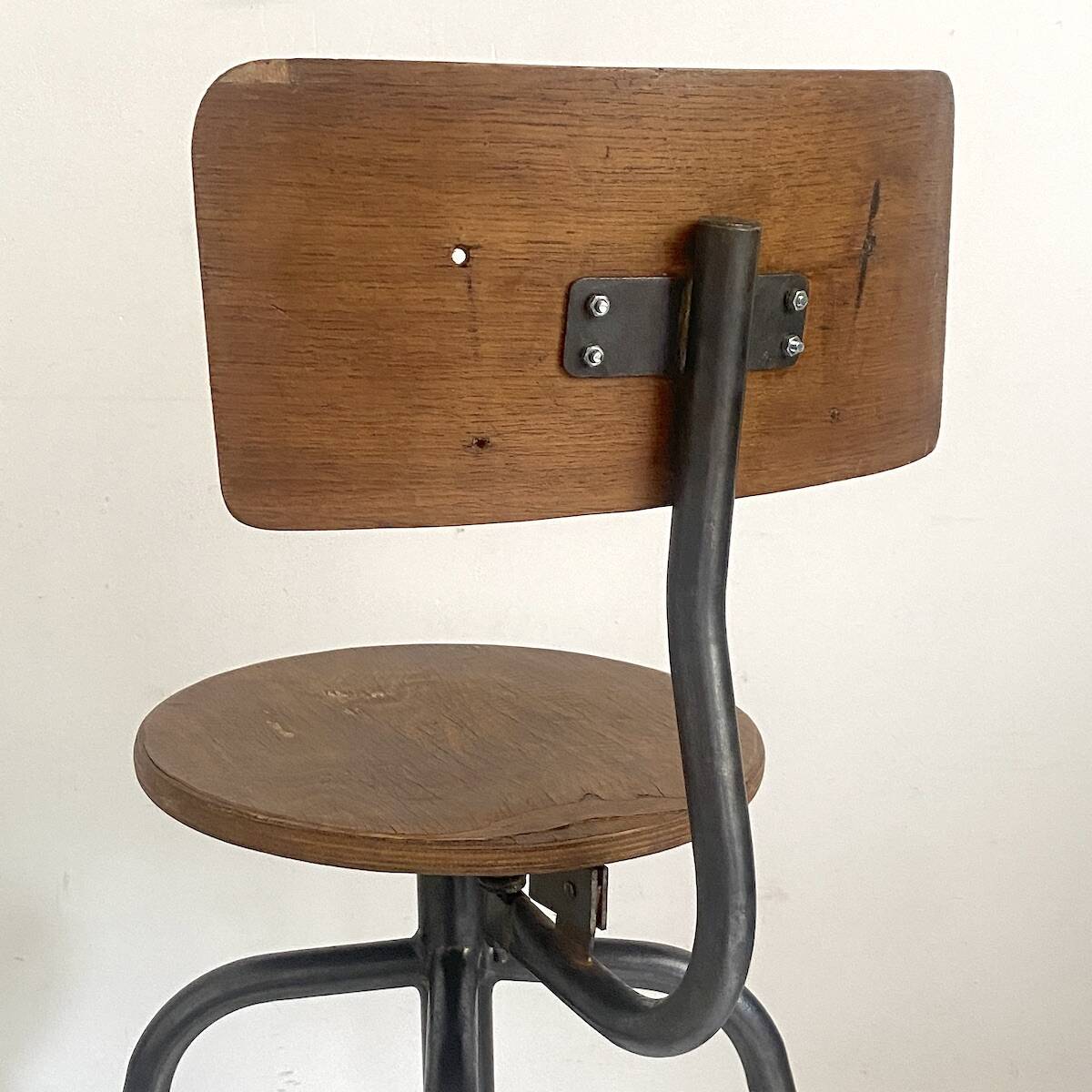 Industrial high stool, adjustable height