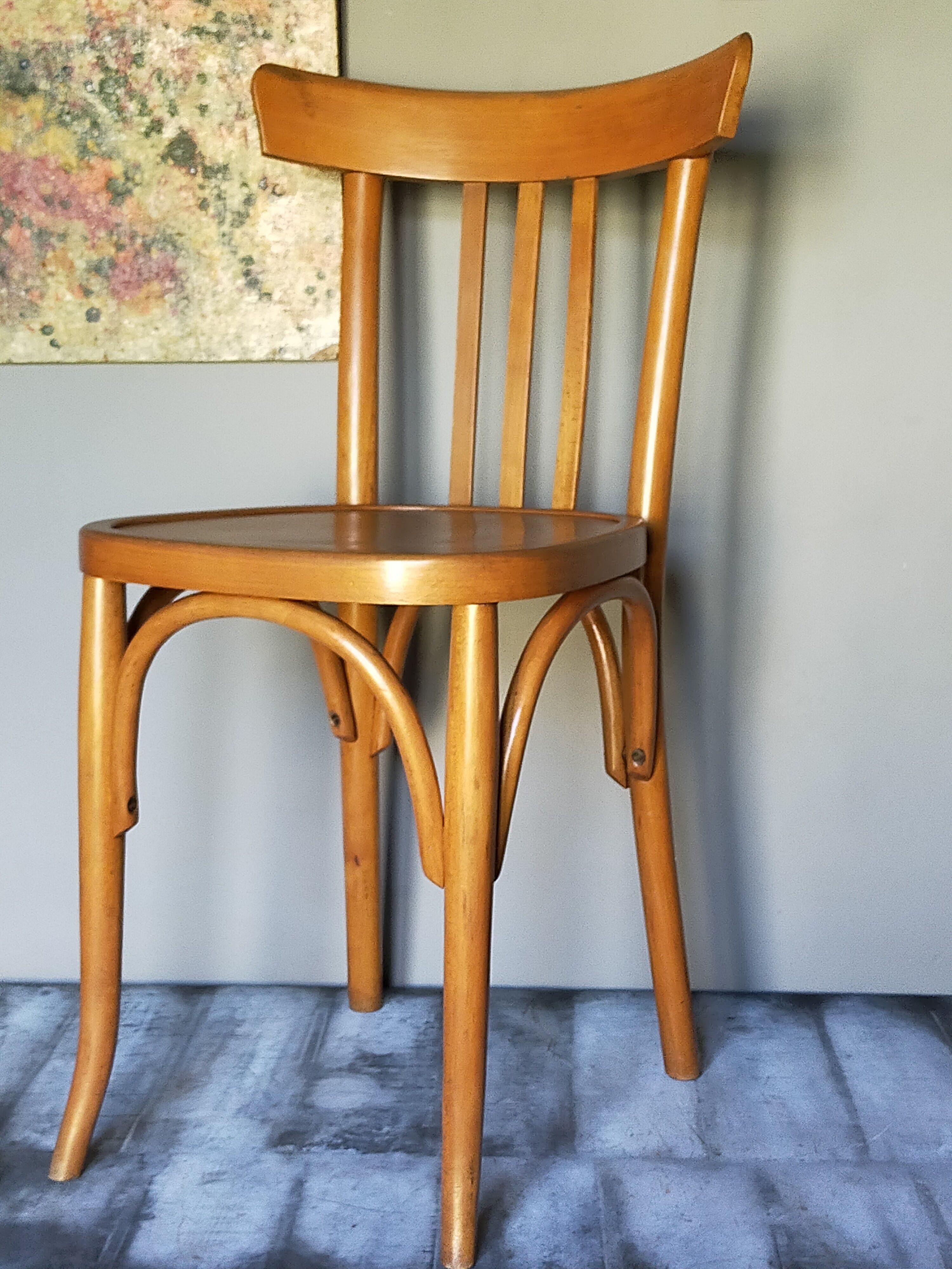 Mahieu curved wooden bistro chair