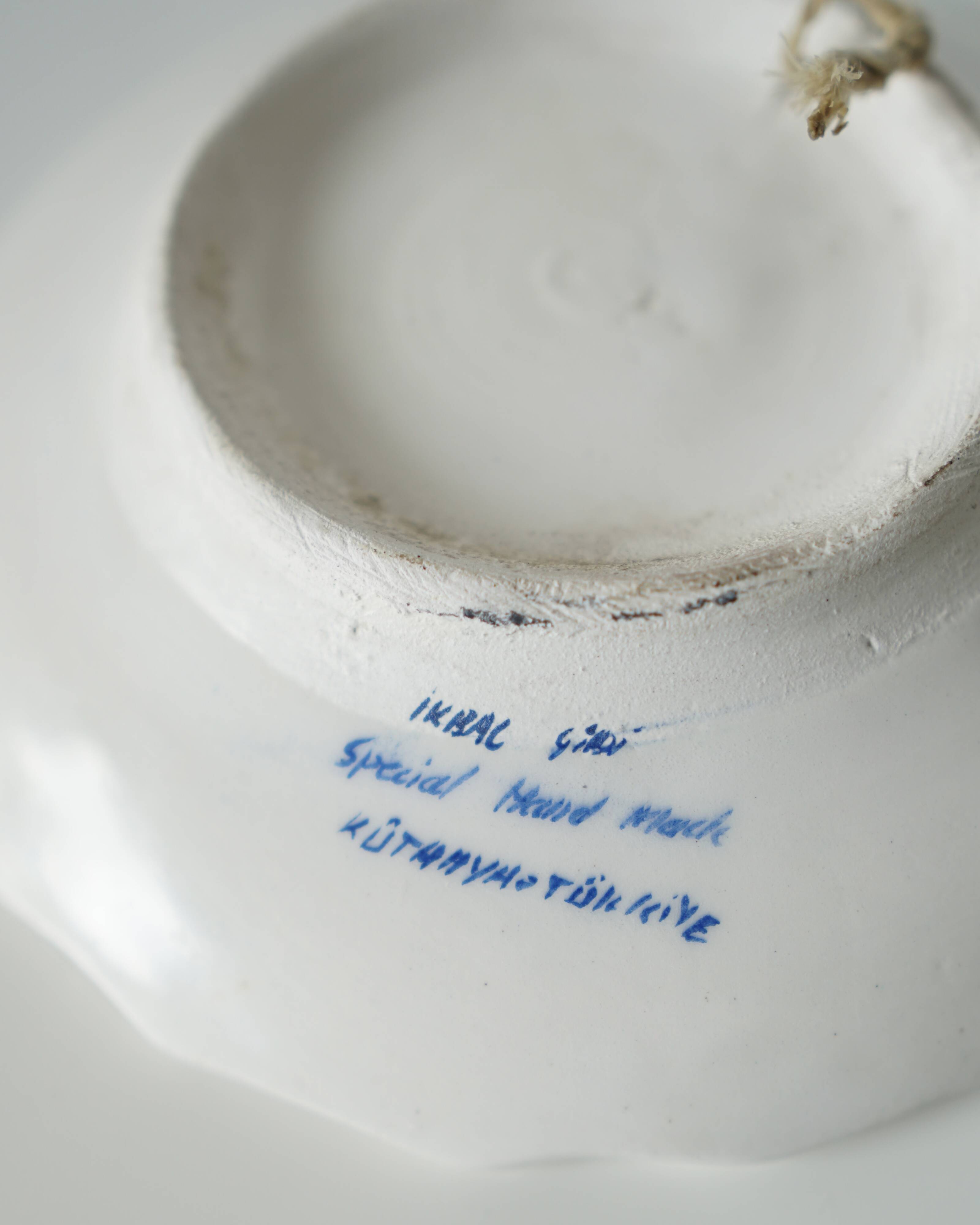 Decorative earthenware plate - hand-painted by İkbal Çini - Kütah