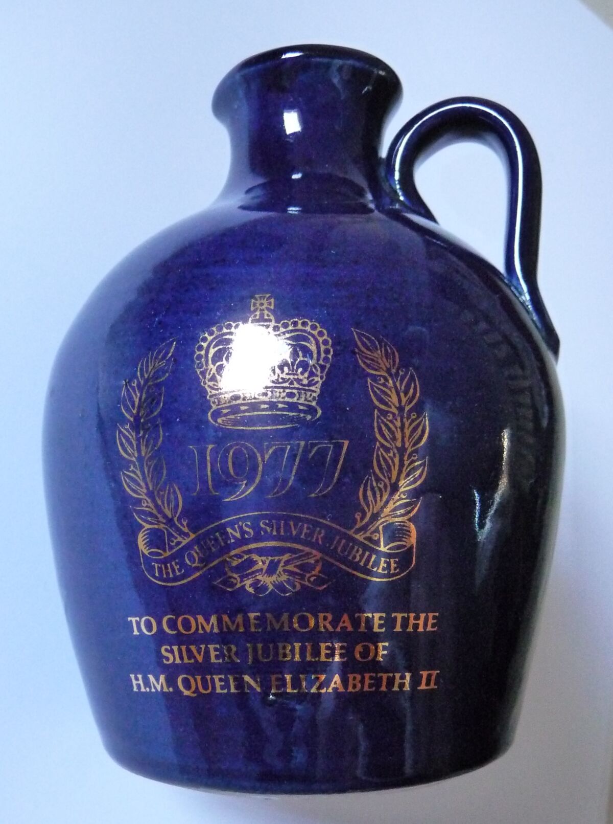 Small ceramic jug: Jubilee 1977 Queen Elizabeth II