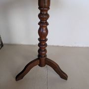 Round table, turned oak leg