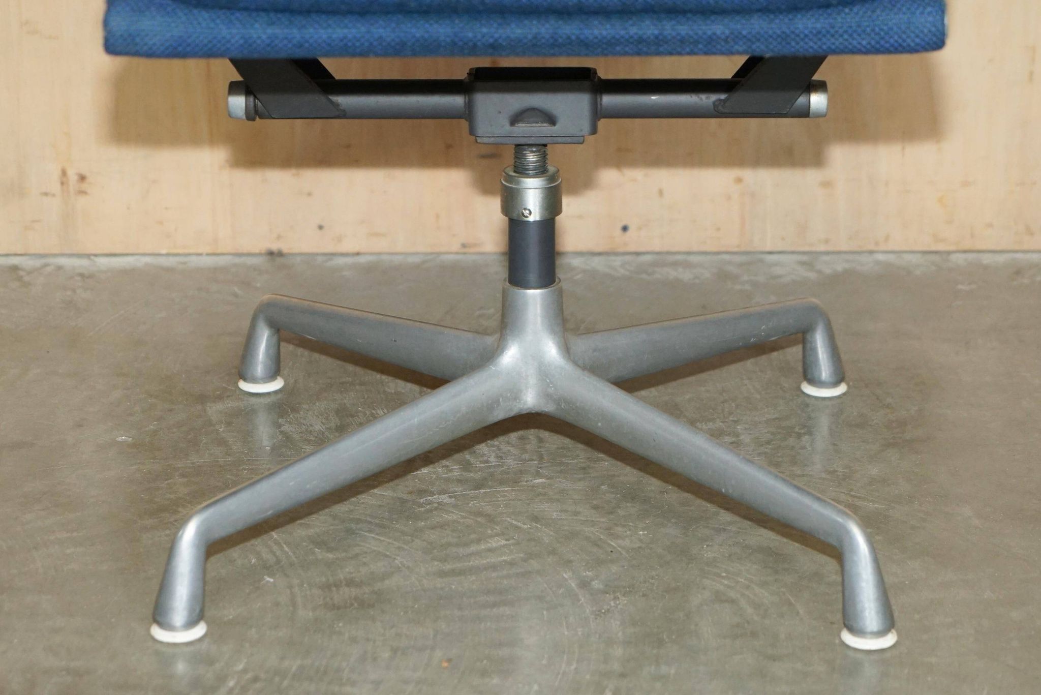 Herman Miller Eames EA217 softpad office chair