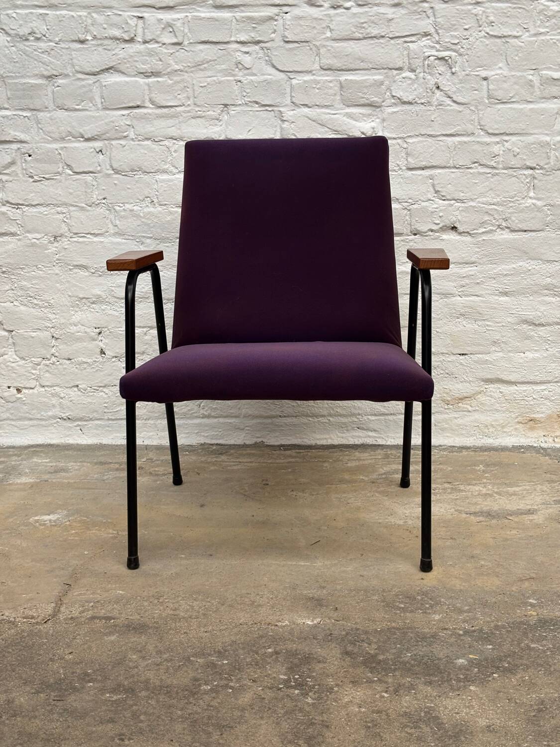 Pierre Guariche Meurop armchair with original fabrics