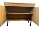 Commode vintage avec pieds en acier