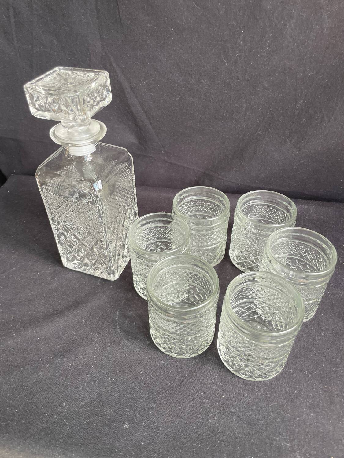Chiseled glass whiskey service carafe and 6 Italian glasses