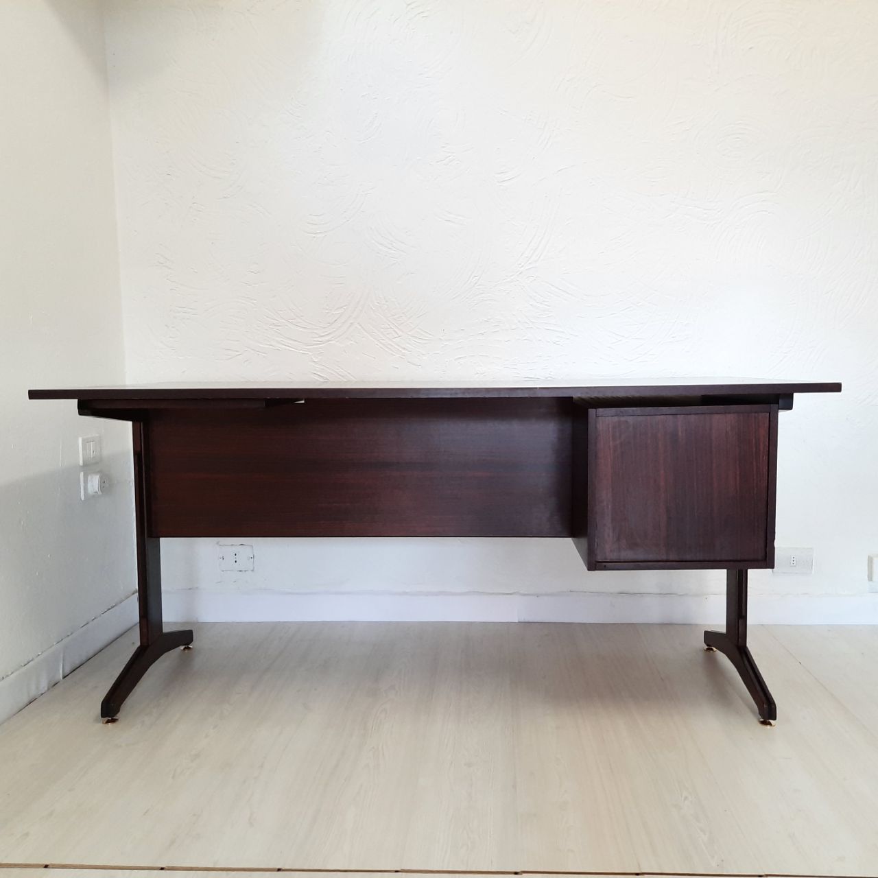 Center desk - vintage - AV contemporary furnishings