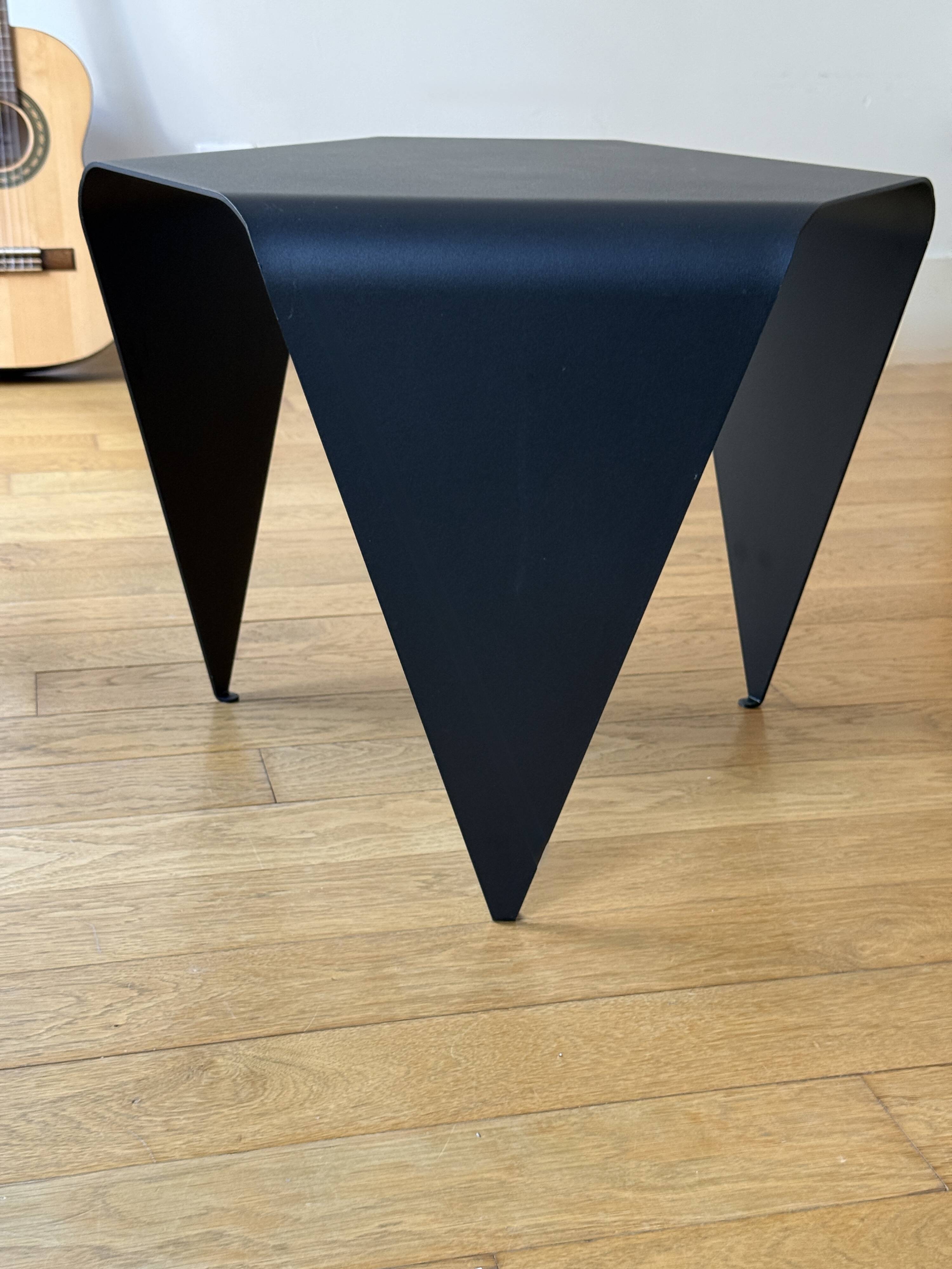 Bee side table by Gesa Hansen – The Hansen Family