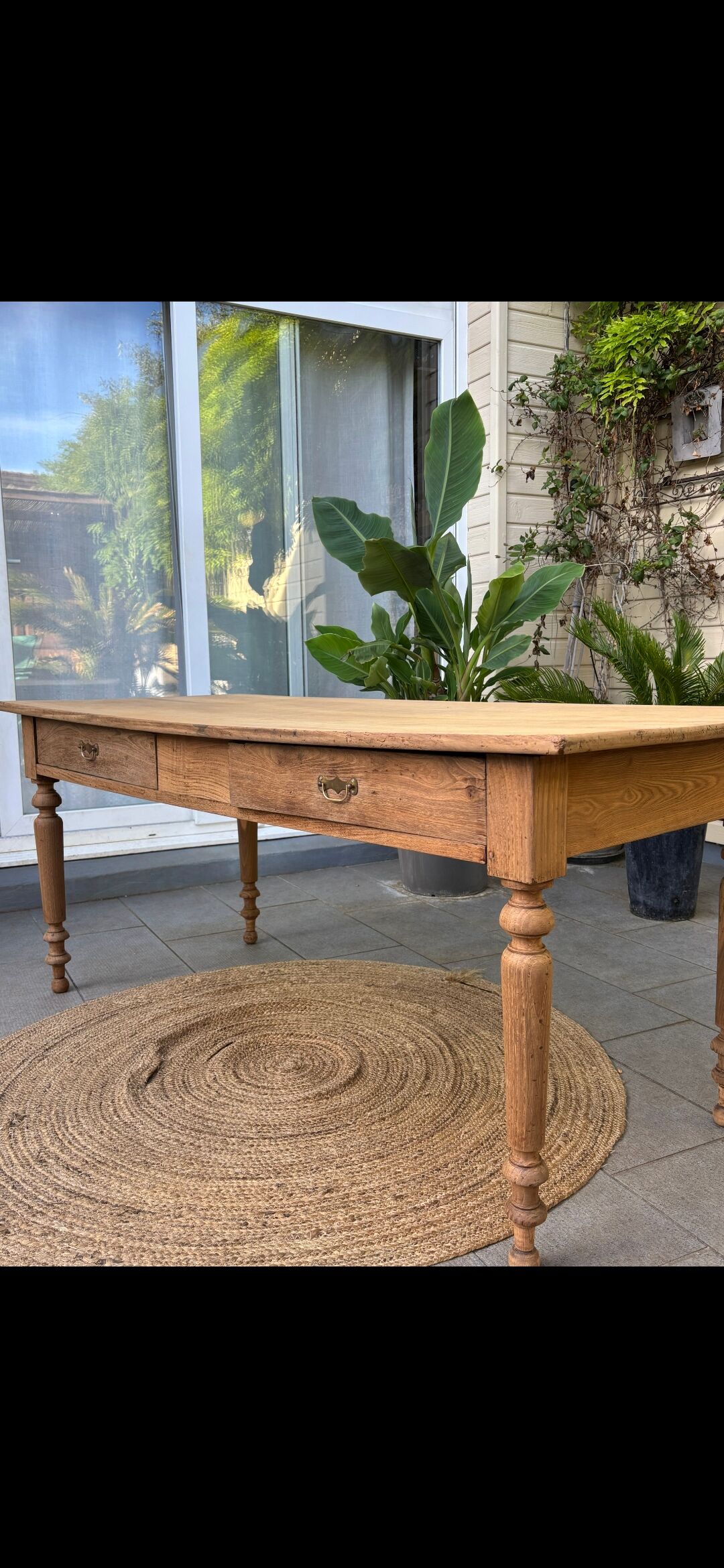 Table / desk