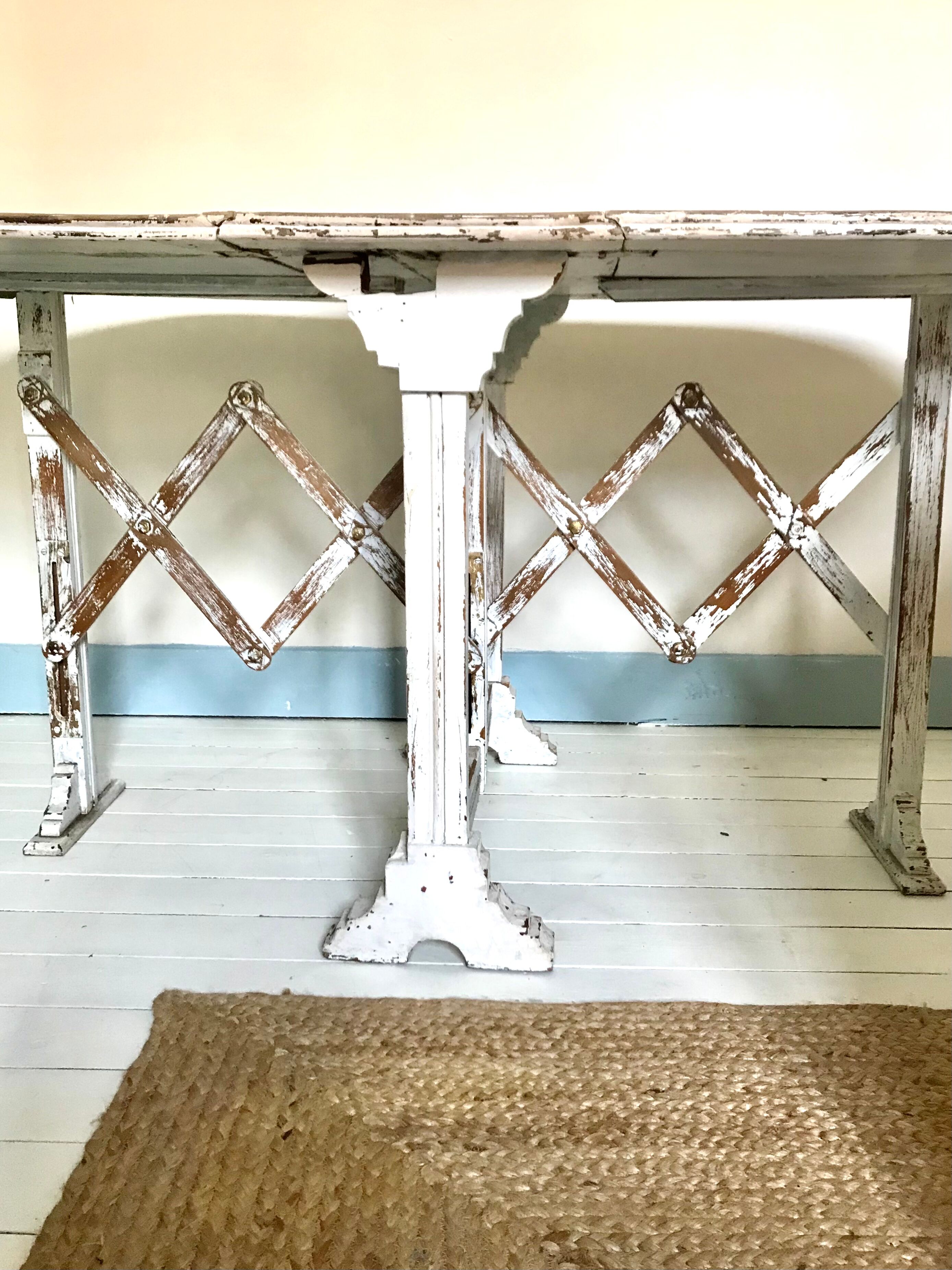 Retractable Napoleon III side table