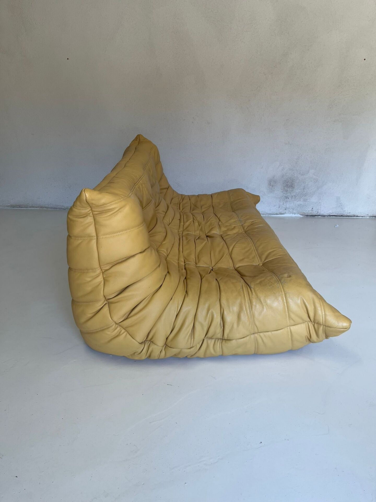 Ligne Roset Togo vintage honey yellow leather – 3-seater + 2 armchairs