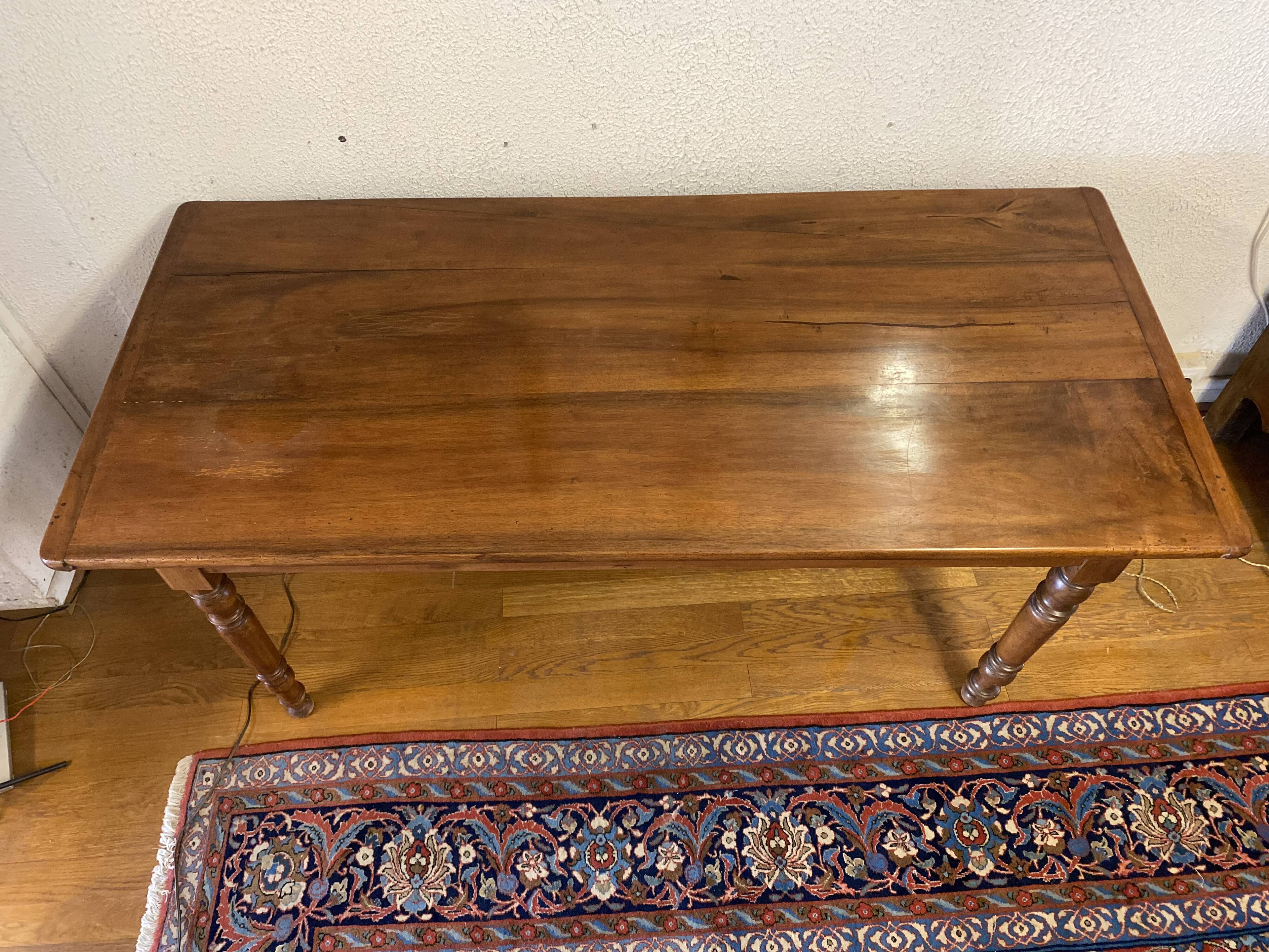 table pétrin en noyer, parfait état.