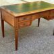 Bureau en bois massif et cuir vert extensible Louis XVI début 20ème