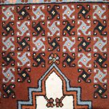 Tapis vintage fait main Berbère en laine bordeaux et blanc (81cm x 170cm)