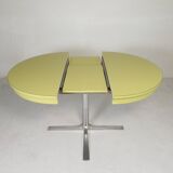 Vintage round dining table with a diameter of 100 cm, extendable to 135 cm, from the 1970s.