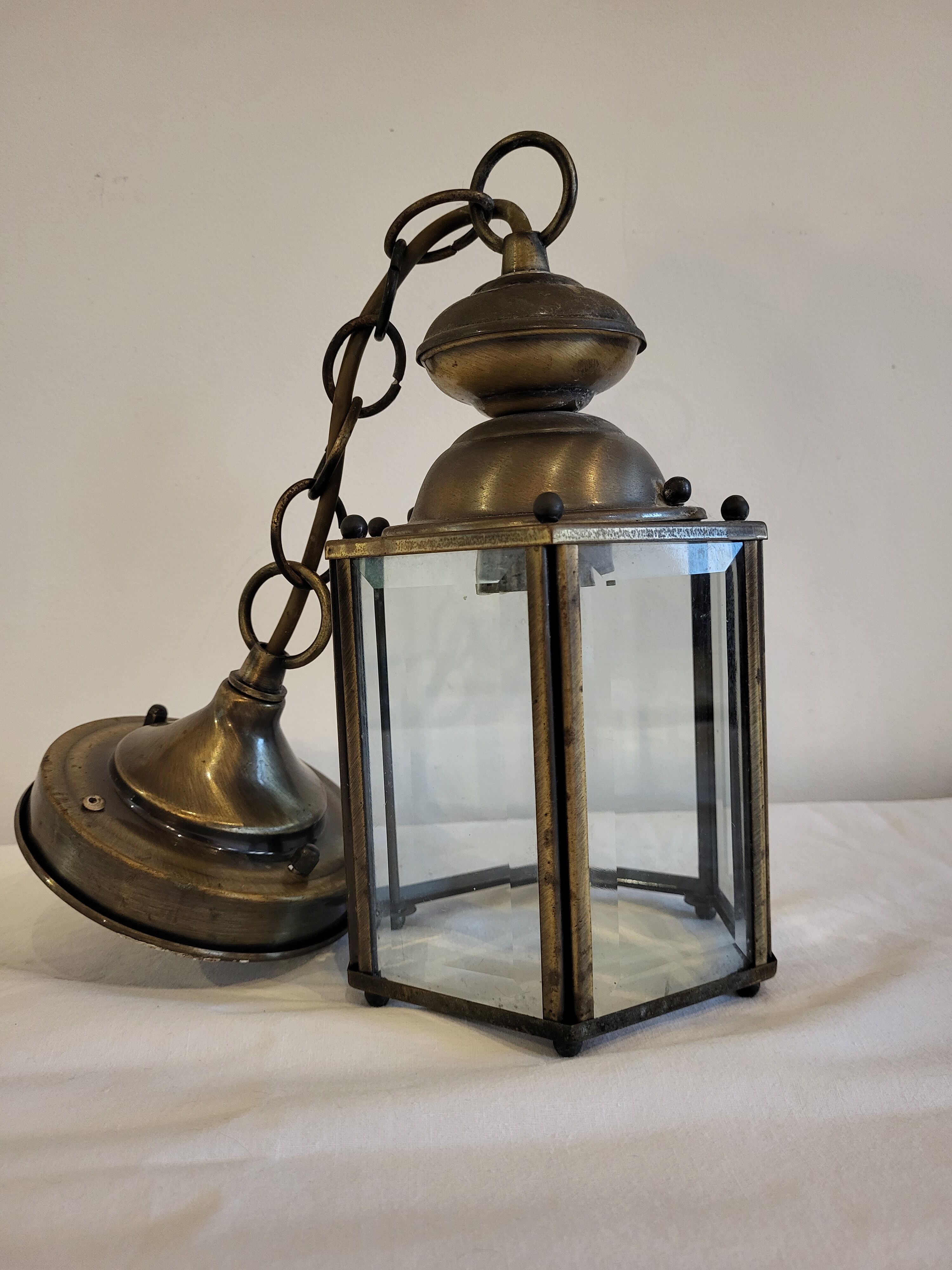 Hexagonal suspension in copper and glass