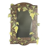 Miroir en bois sculpté à décor de vigne, XXème siècle