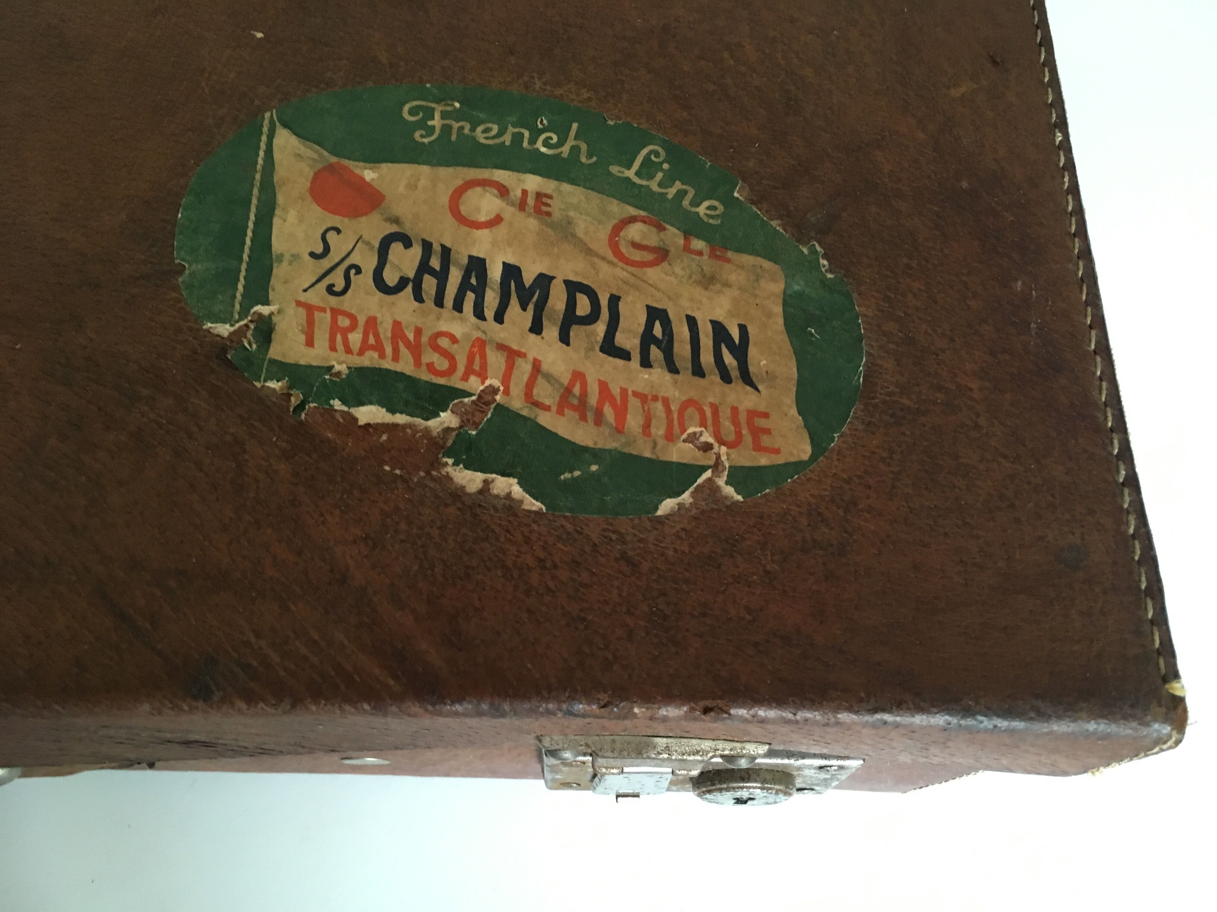 Suitcase of leather with labels of palaces